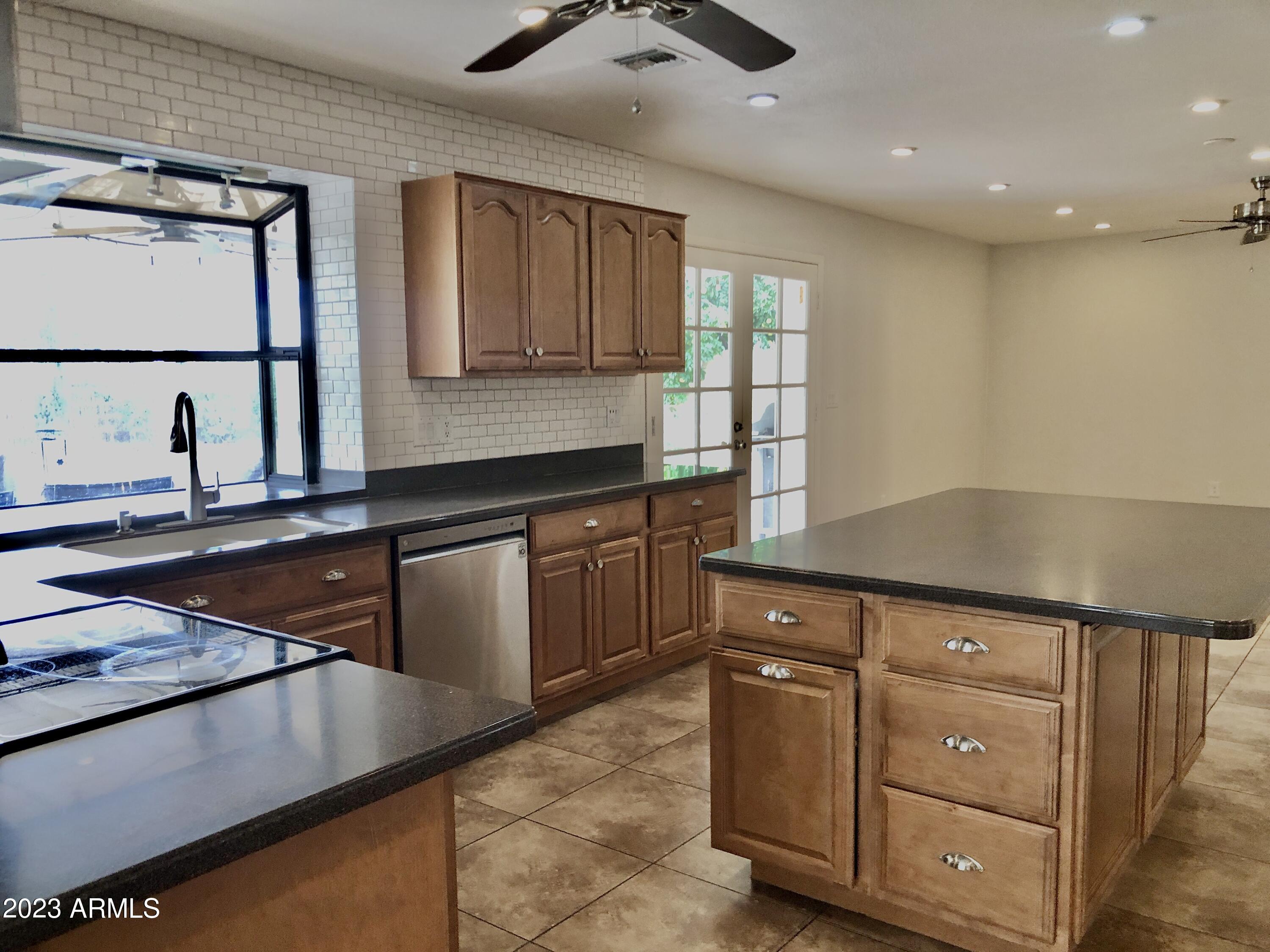 6711 E AIRE LIBRE Lane