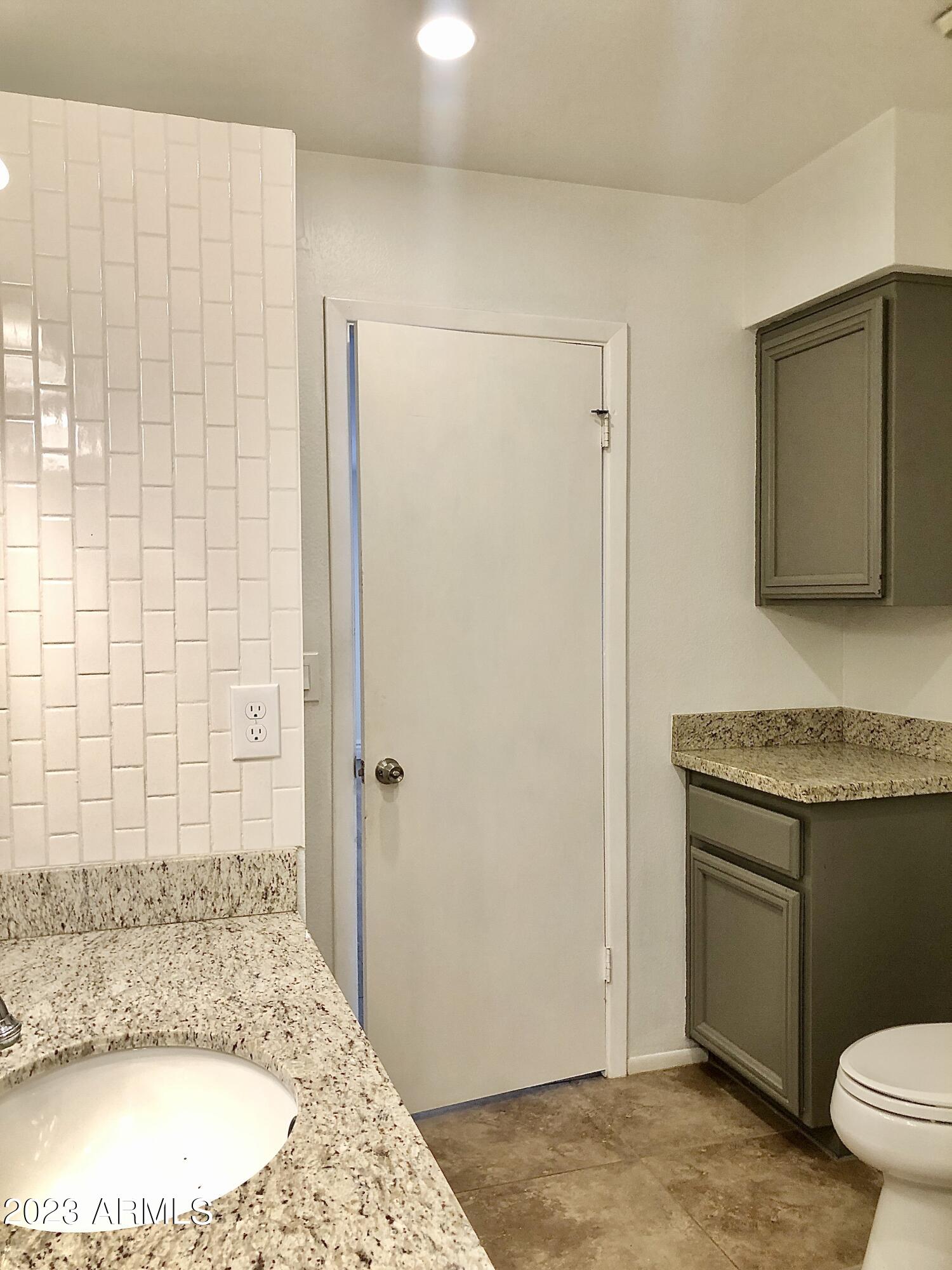 6711 E AIRE LIBRE Lane