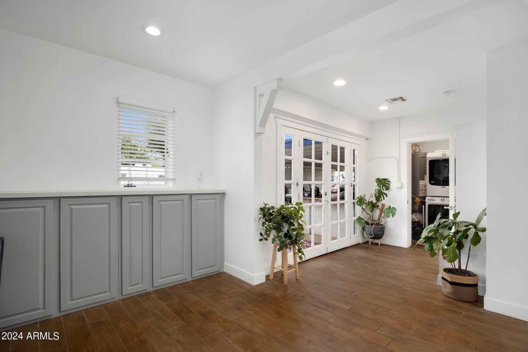 1701 W FLOWER Street
