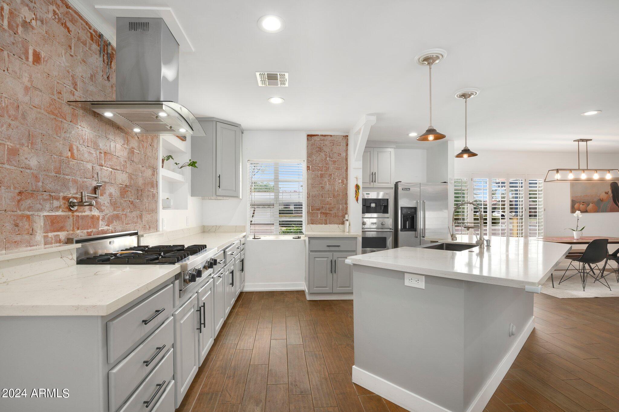 1701 W FLOWER Street