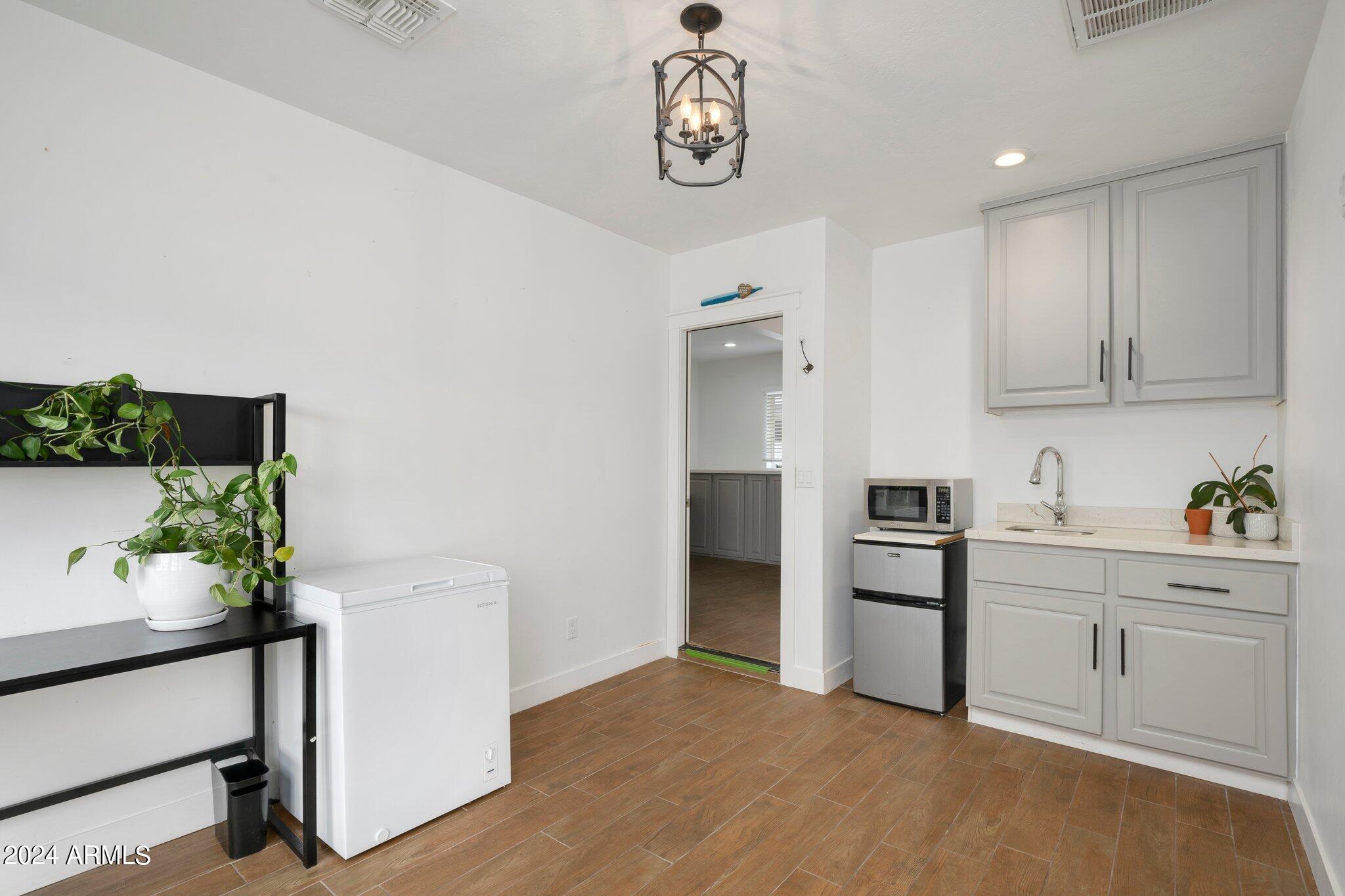 1701 W FLOWER Street