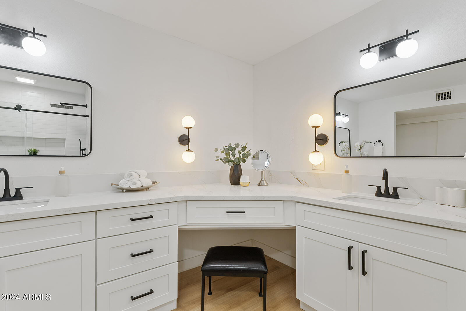 10038 E CHESTNUT Drive