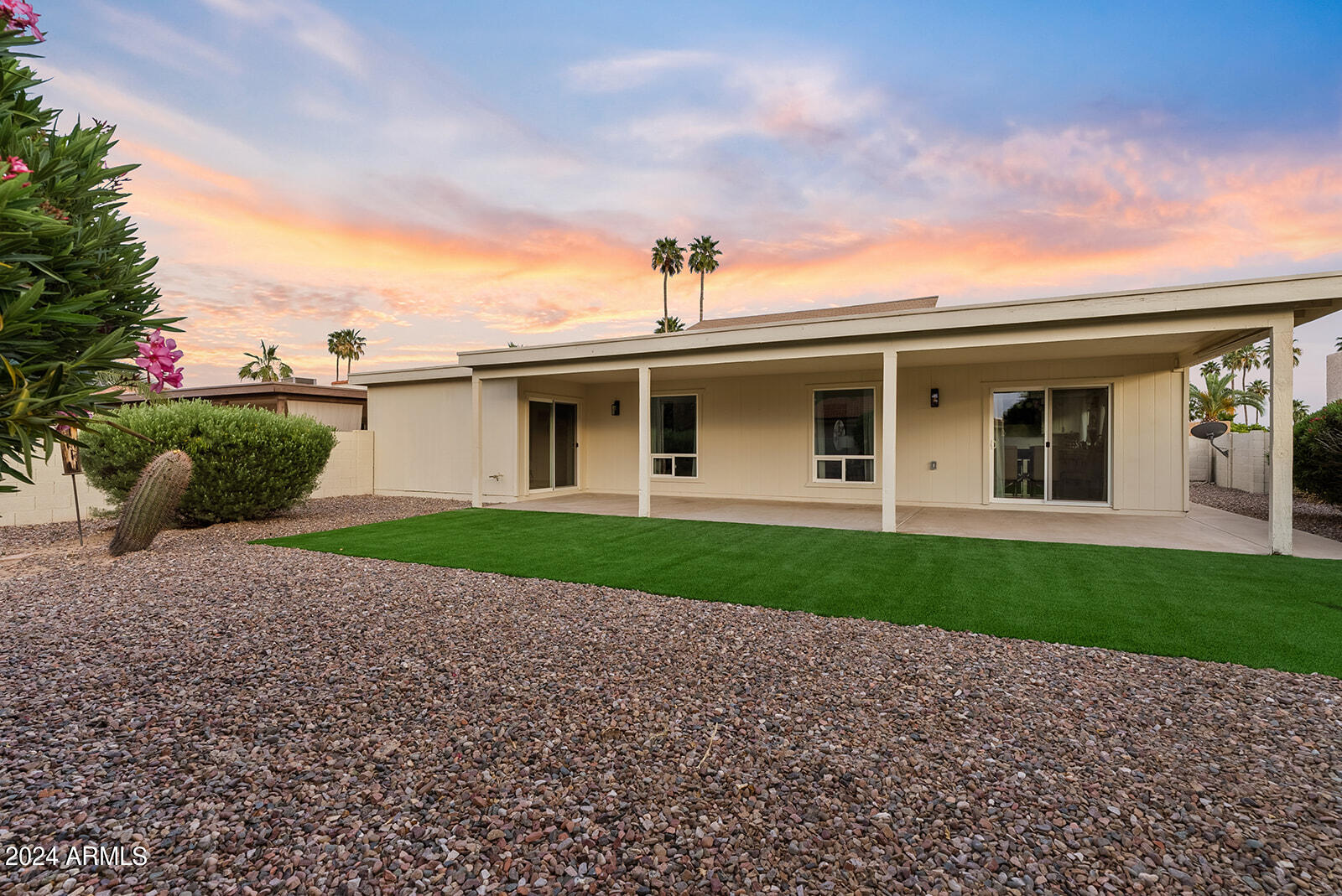 10038 E CHESTNUT Drive