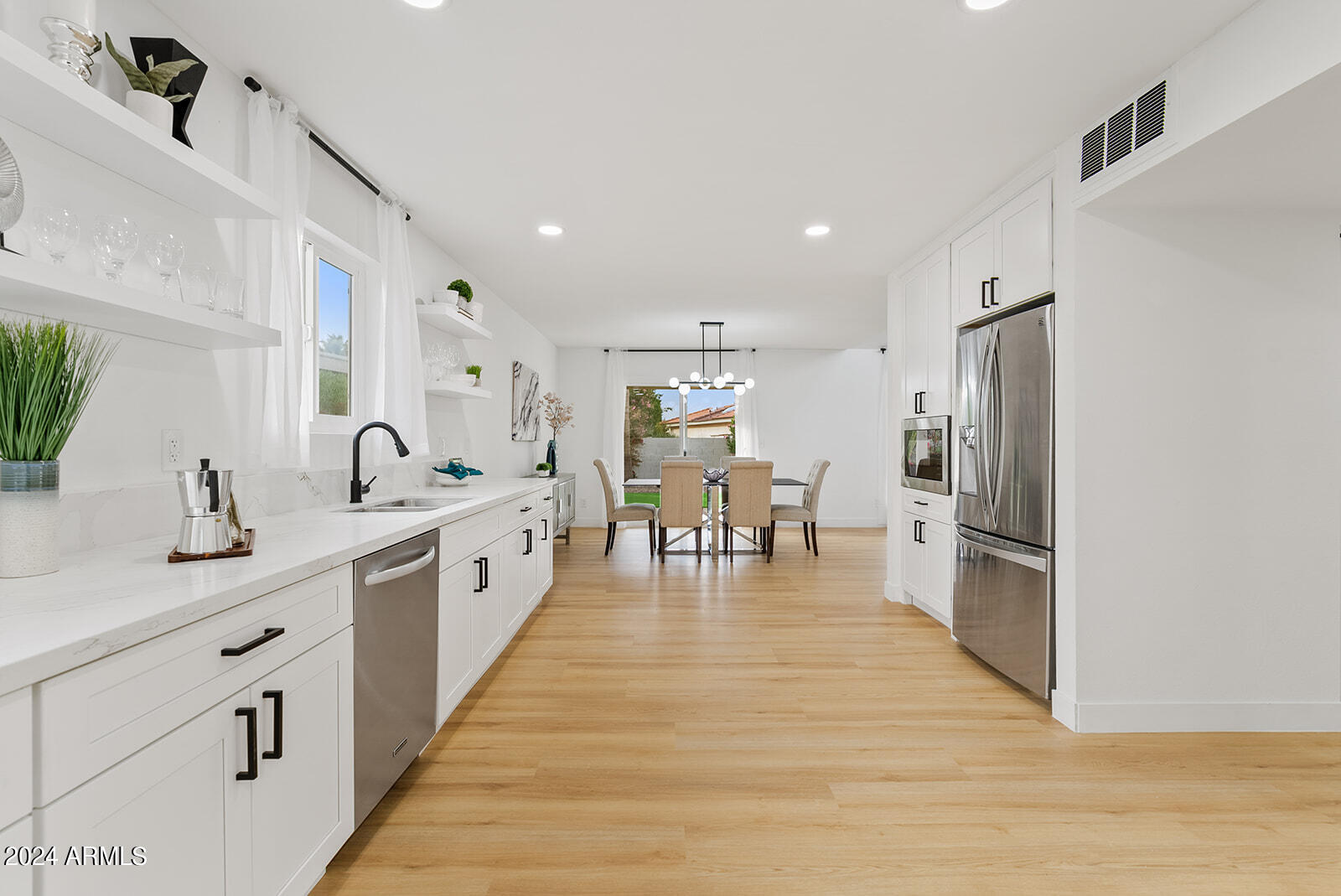 10038 E CHESTNUT Drive