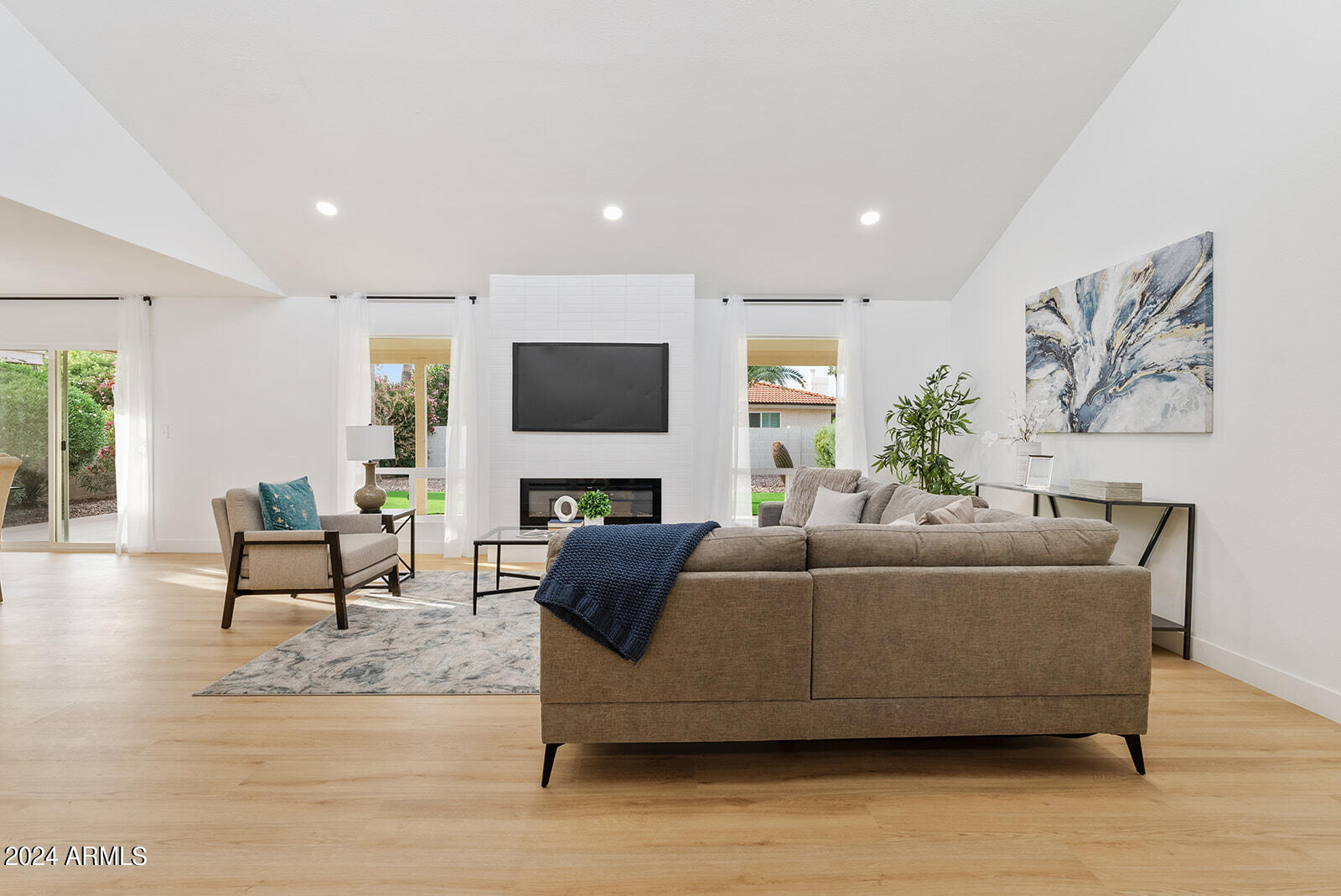 10038 E CHESTNUT Drive