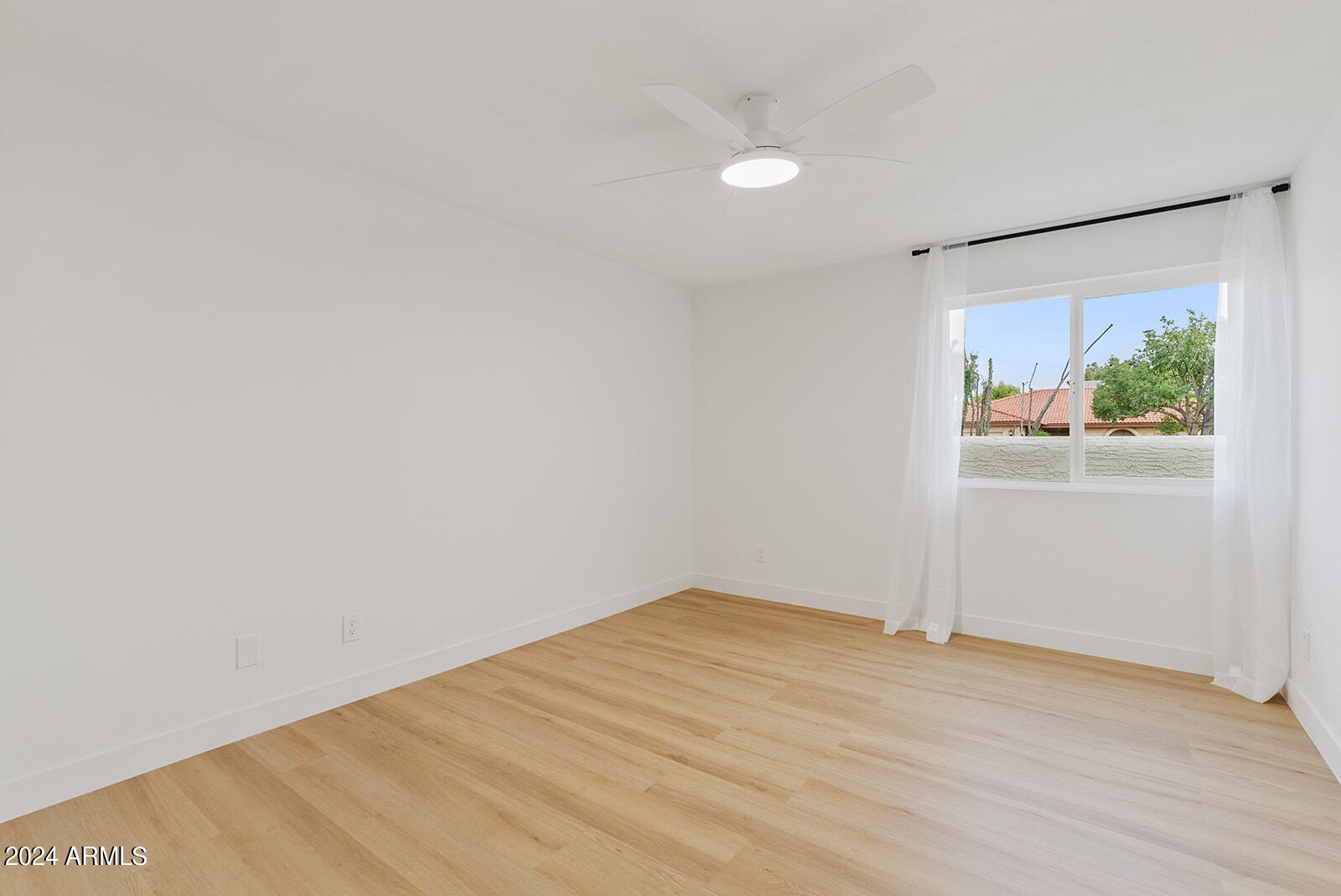 10038 E CHESTNUT Drive