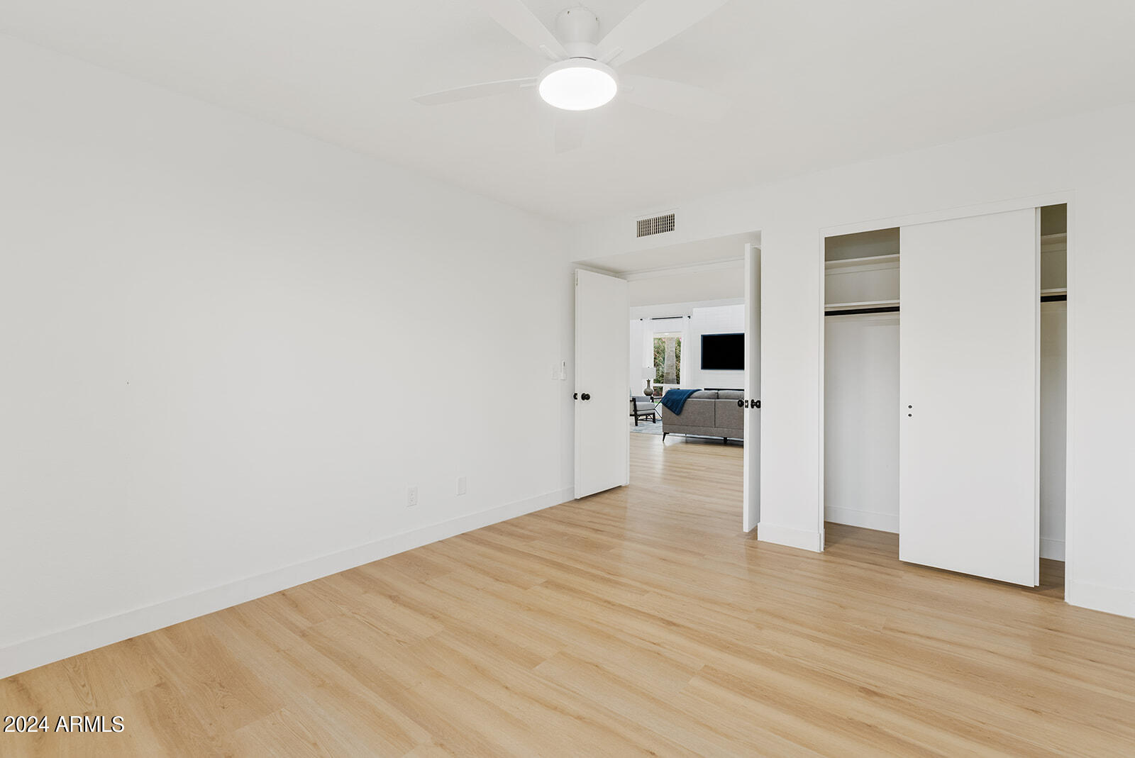 10038 E CHESTNUT Drive