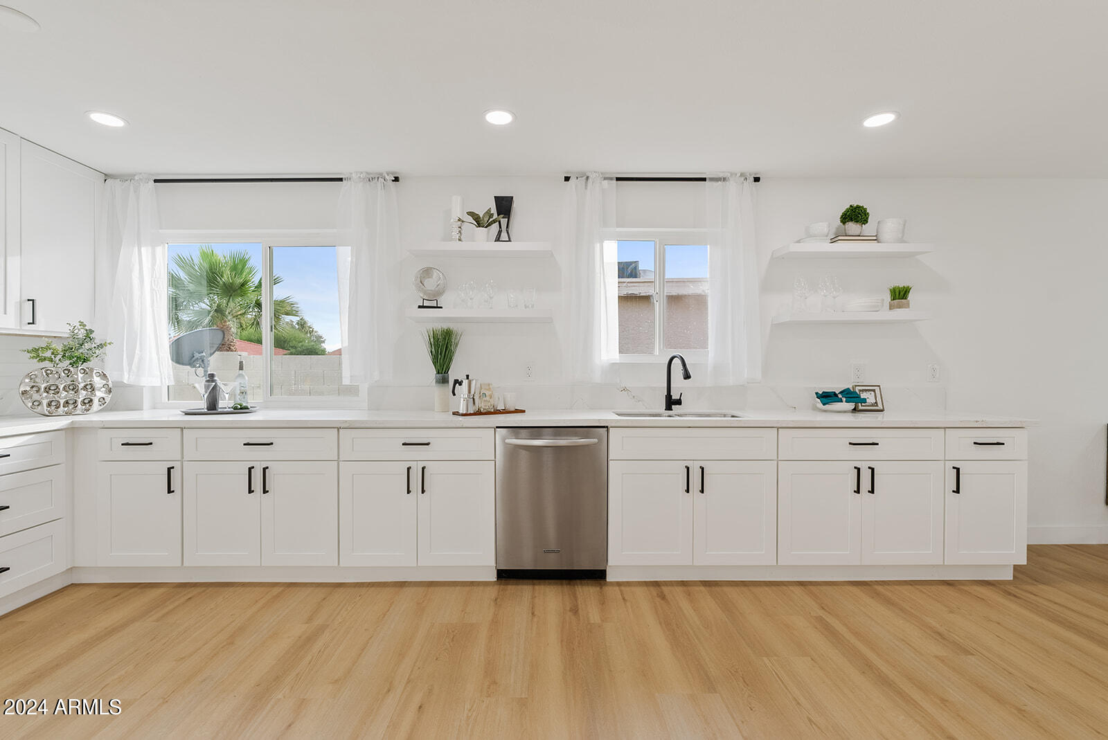 10038 E CHESTNUT Drive