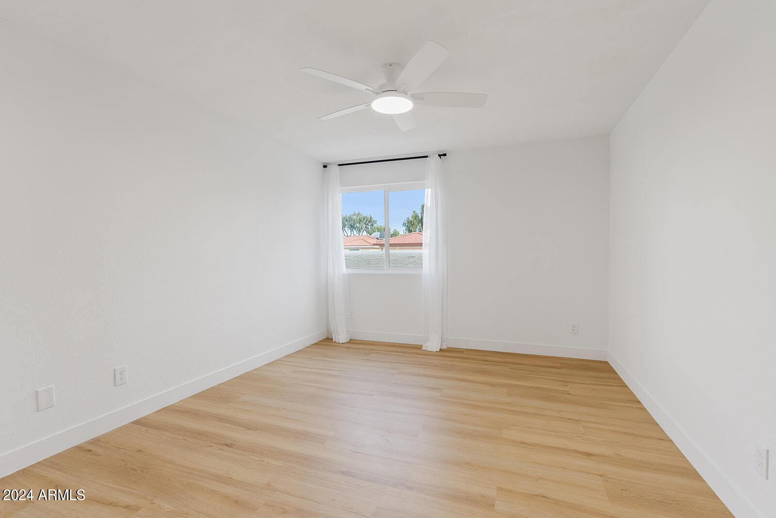 10038 E CHESTNUT Drive