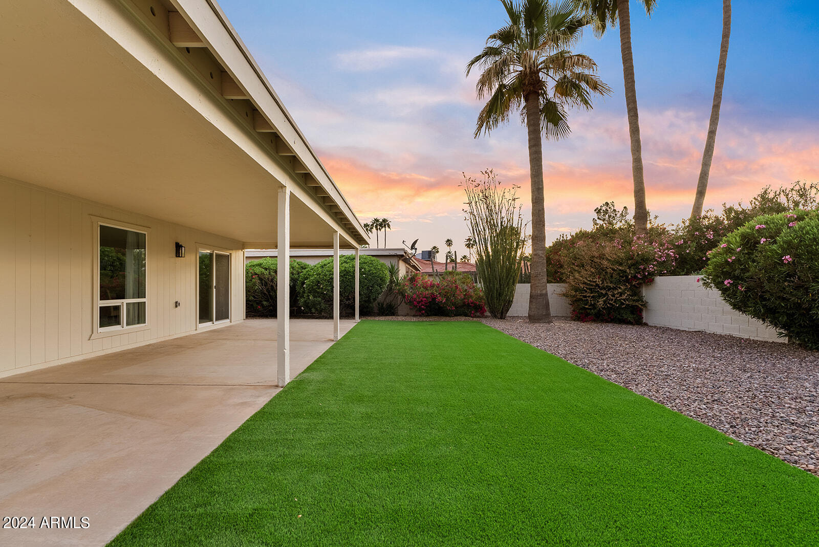 10038 E CHESTNUT Drive