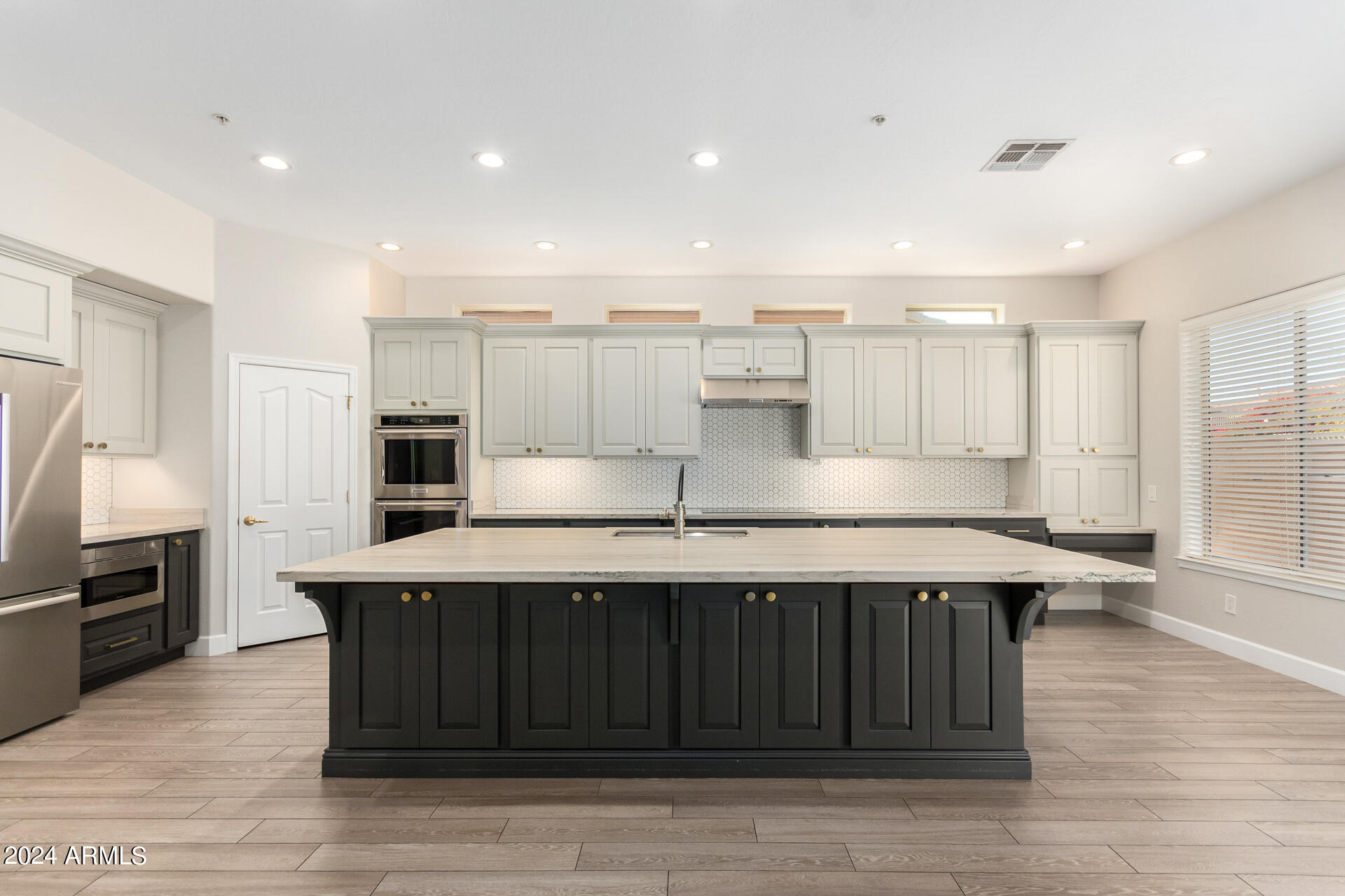 10864 E ACACIA Drive