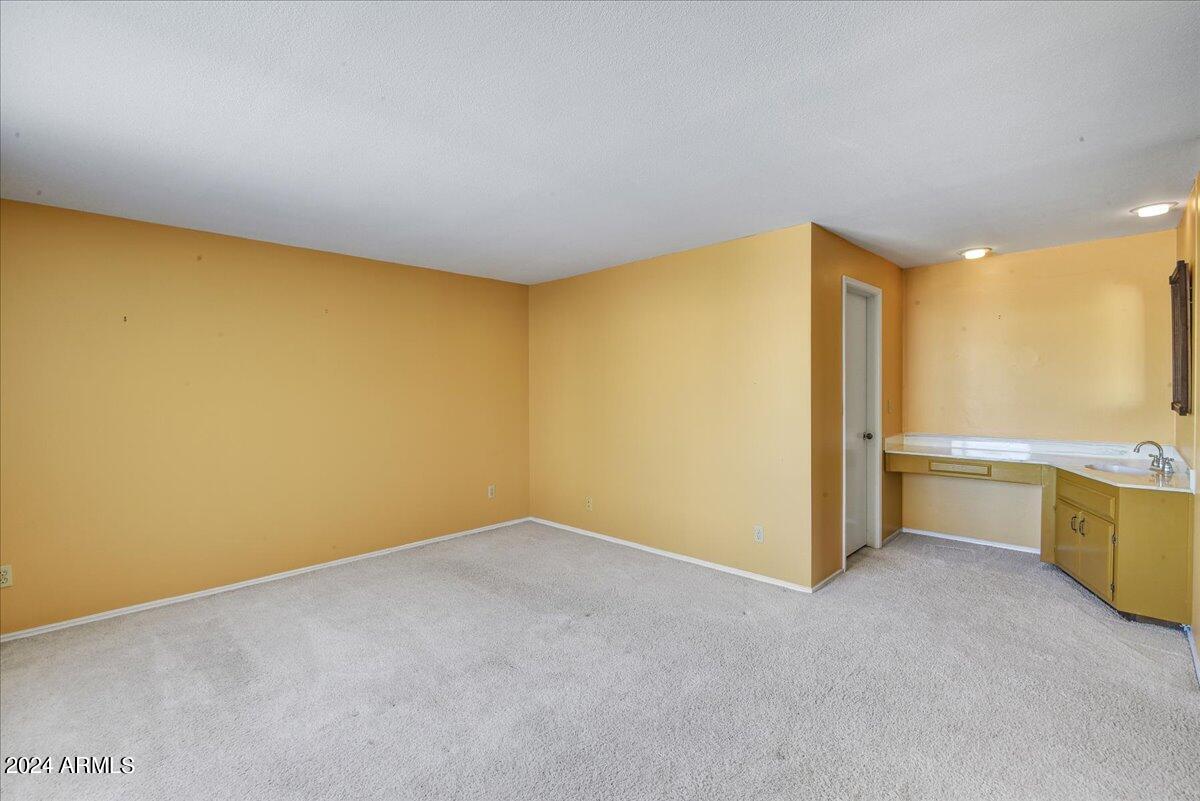 8706 E DEVONSHIRE Avenue