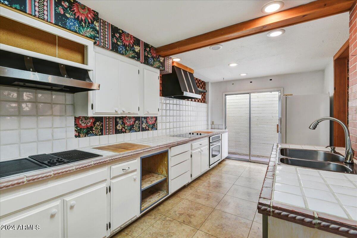 8706 E DEVONSHIRE Avenue