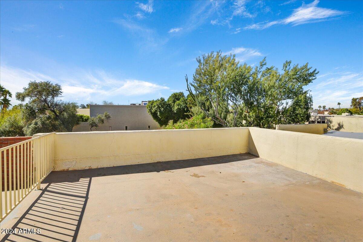 8706 E DEVONSHIRE Avenue