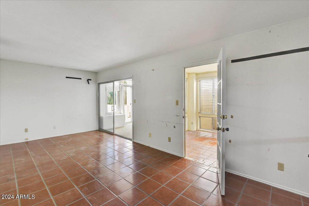 8706 E DEVONSHIRE Avenue