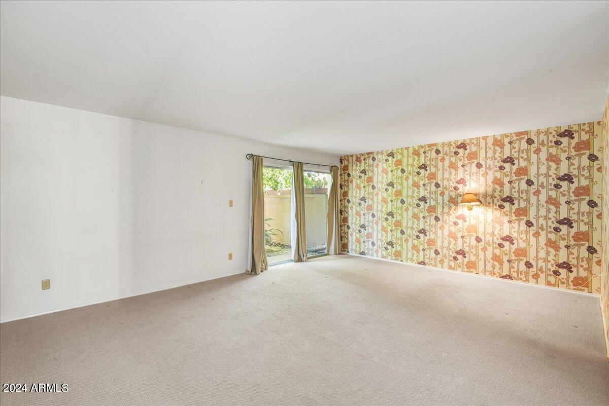 8706 E DEVONSHIRE Avenue