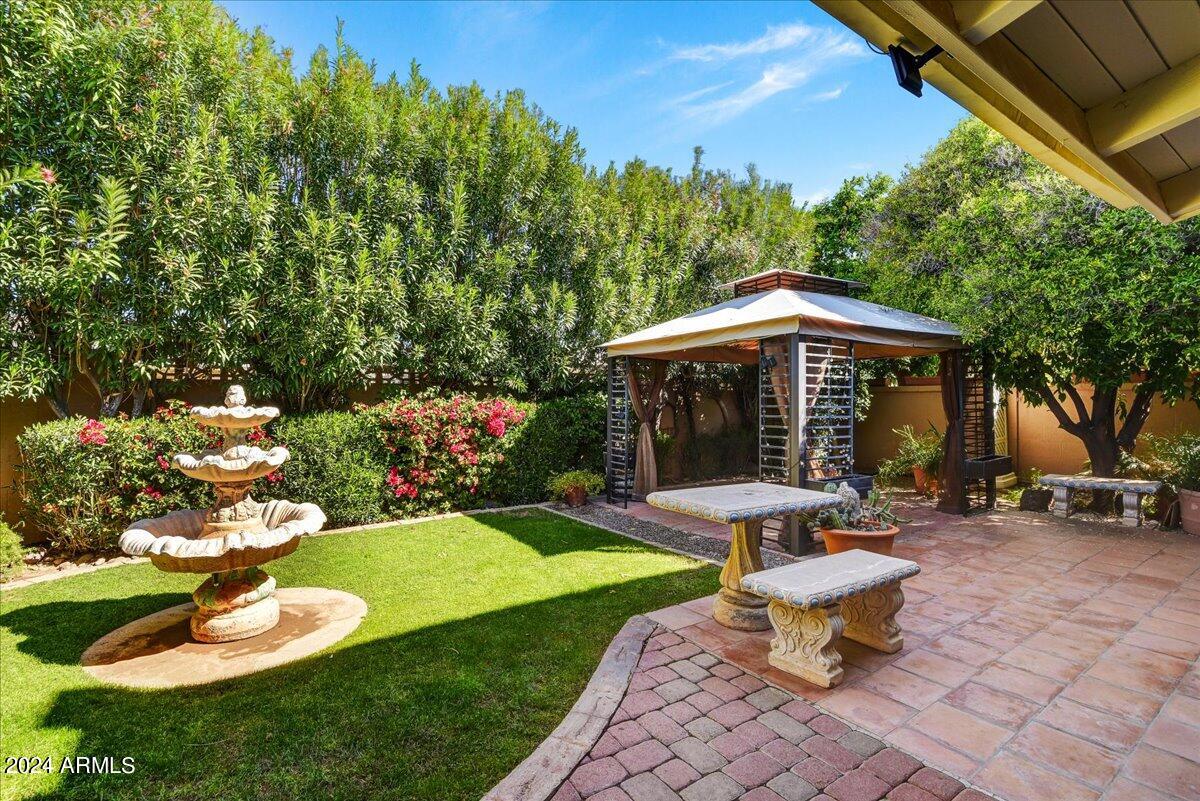 8706 E DEVONSHIRE Avenue