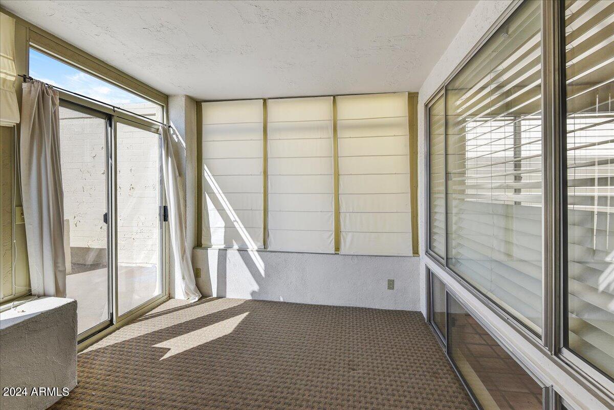 8706 E DEVONSHIRE Avenue