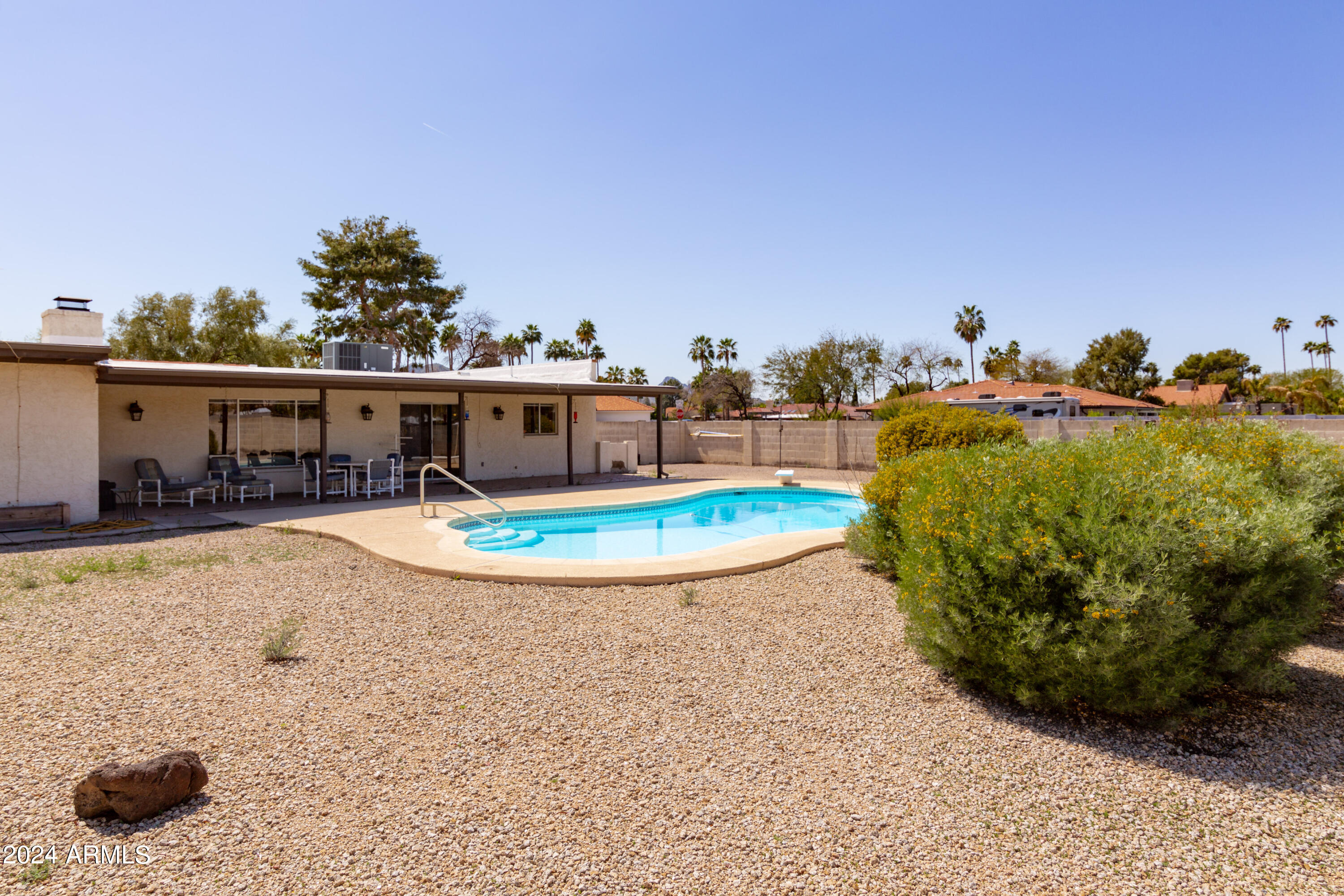 5202 E CHOLLA Street