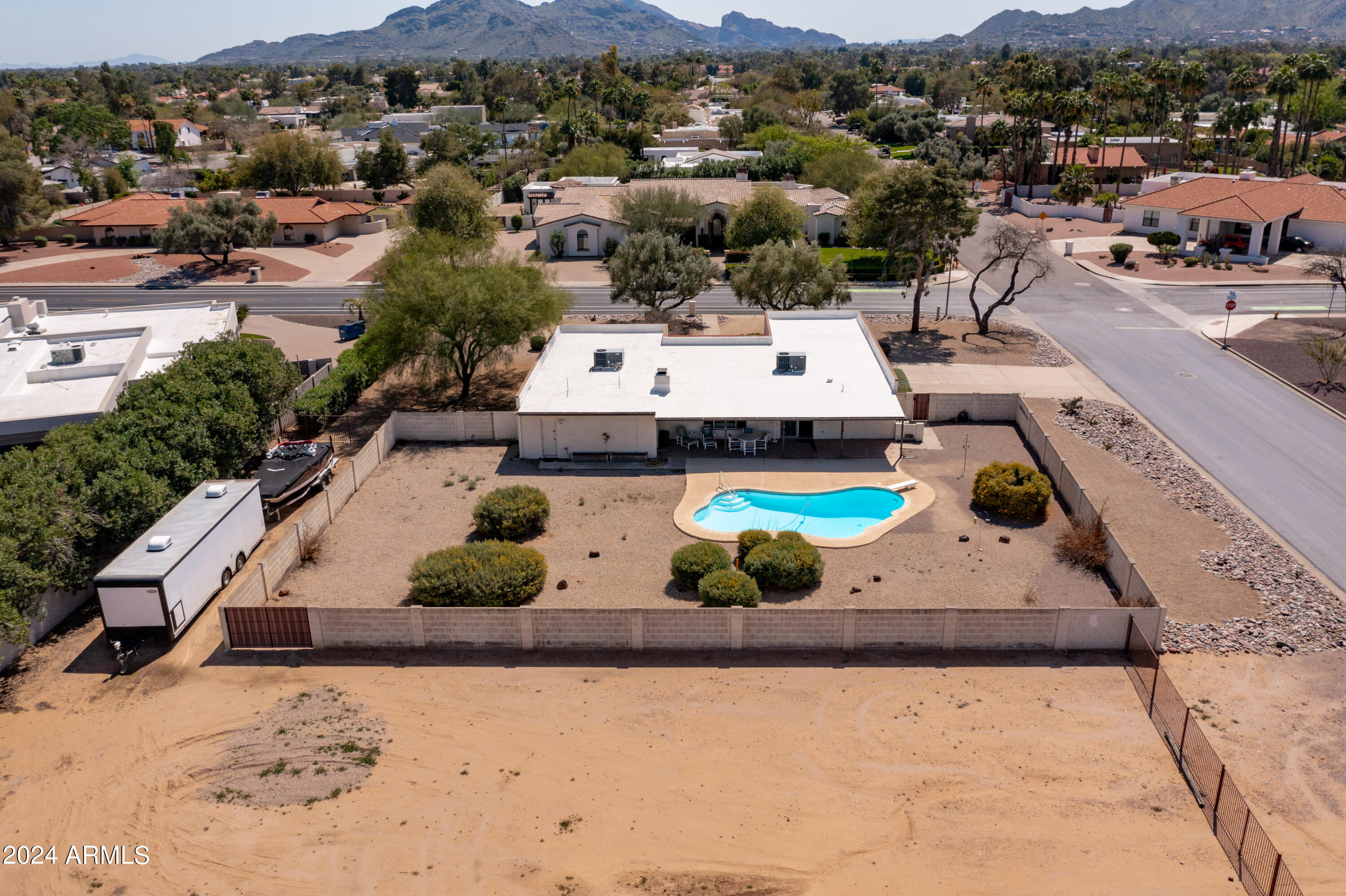 5202 E CHOLLA Street