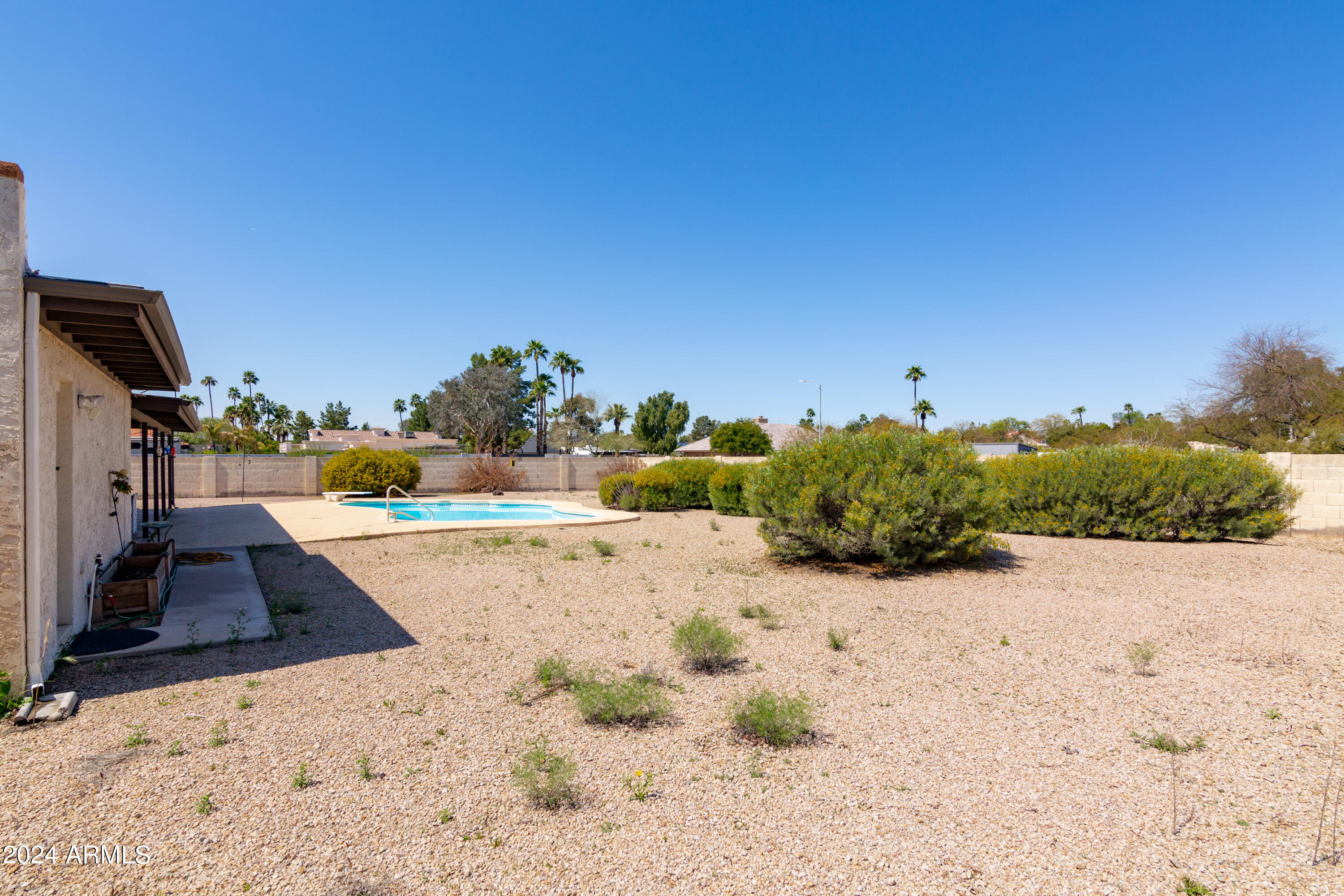 5202 E CHOLLA Street