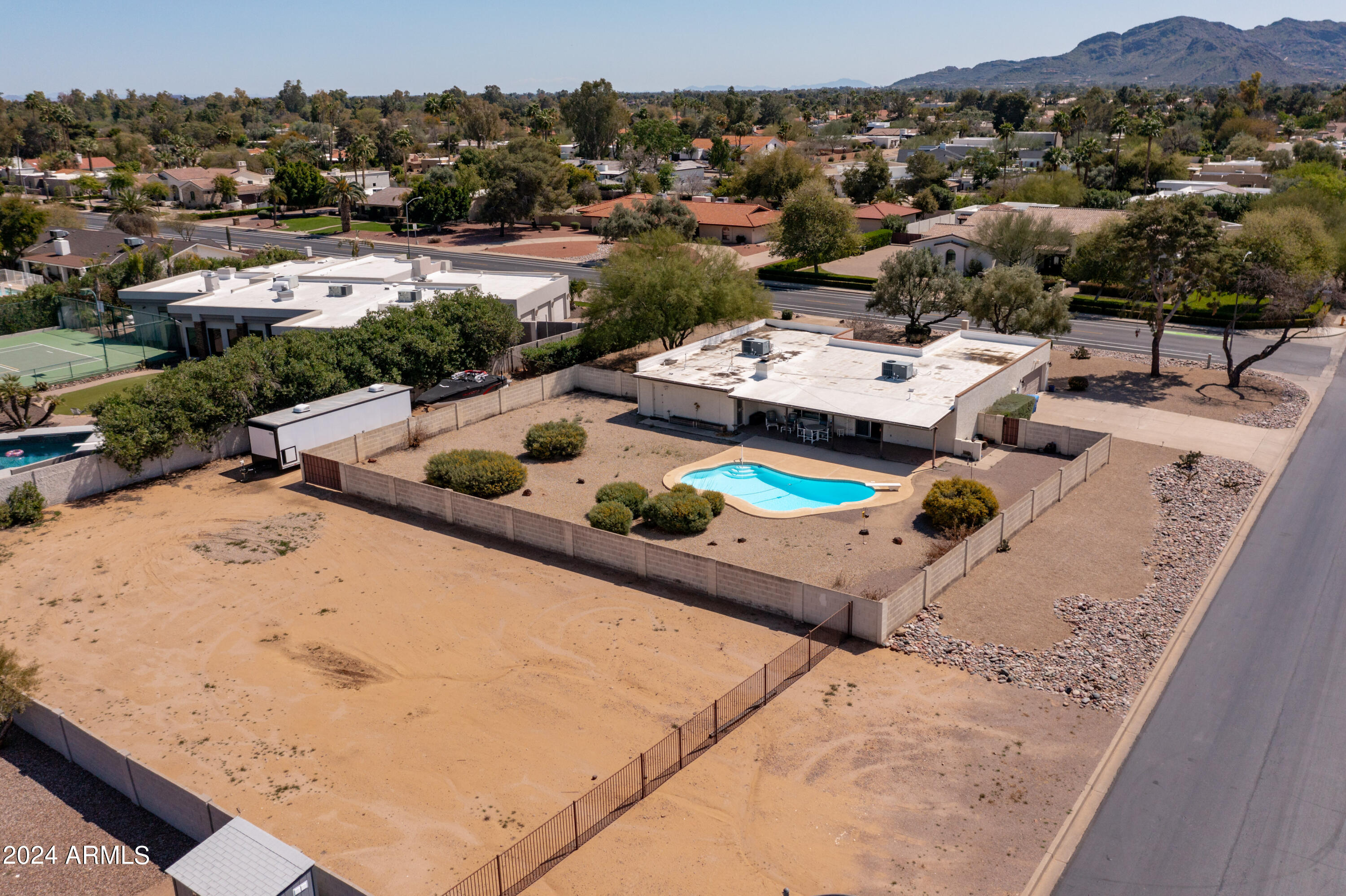 5202 E CHOLLA Street