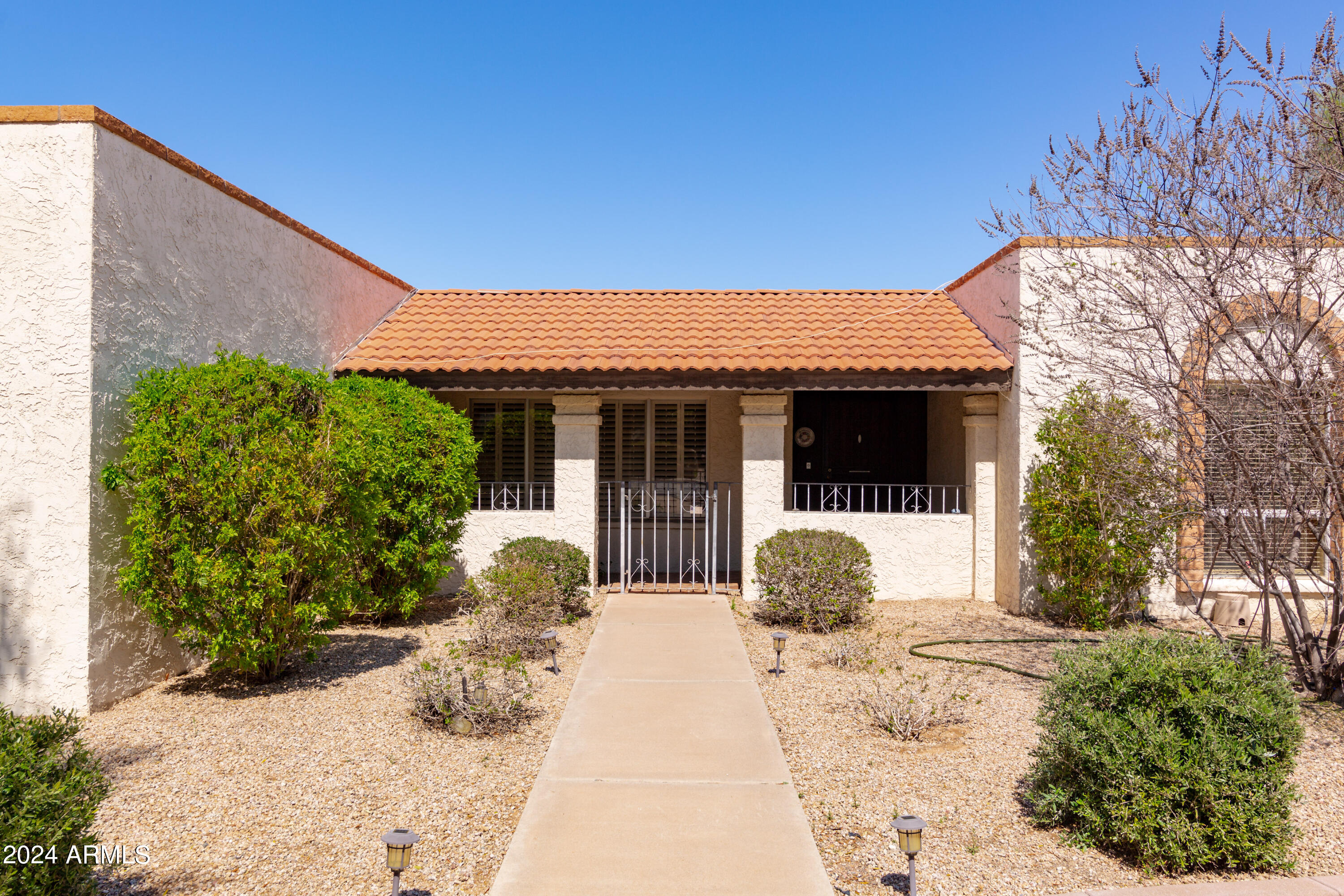 5202 E CHOLLA Street
