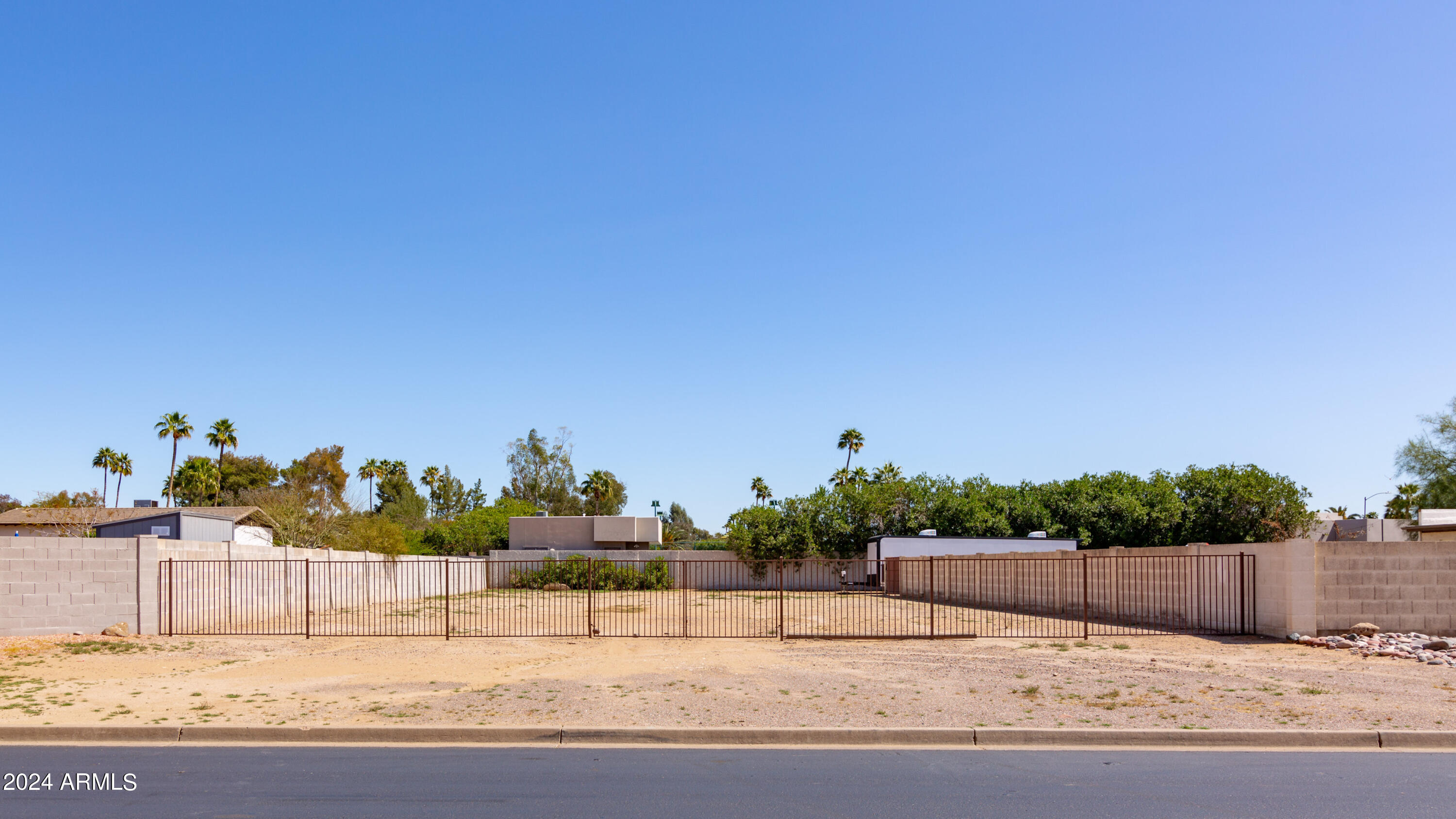 5202 E CHOLLA Street