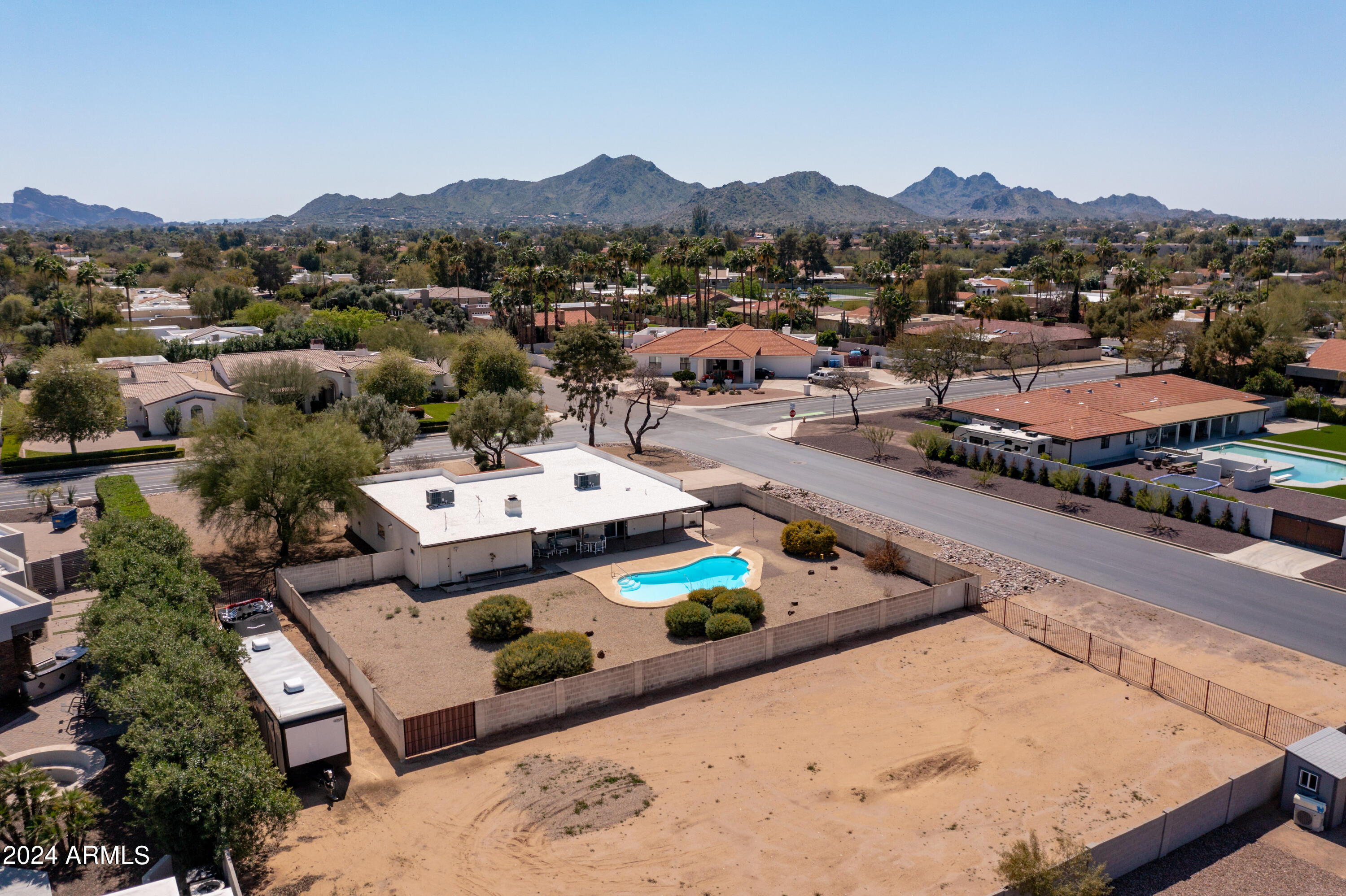 5202 E CHOLLA Street