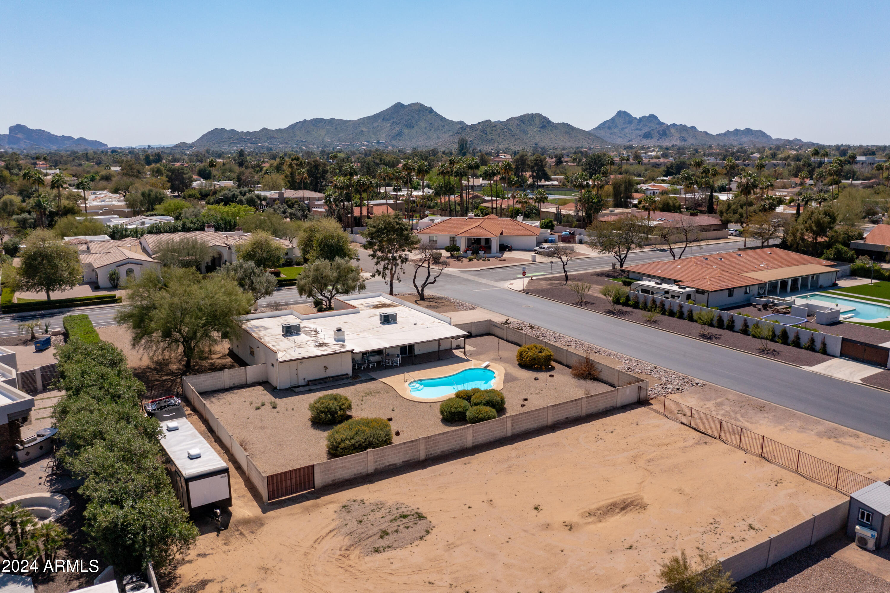 5202 E CHOLLA Street