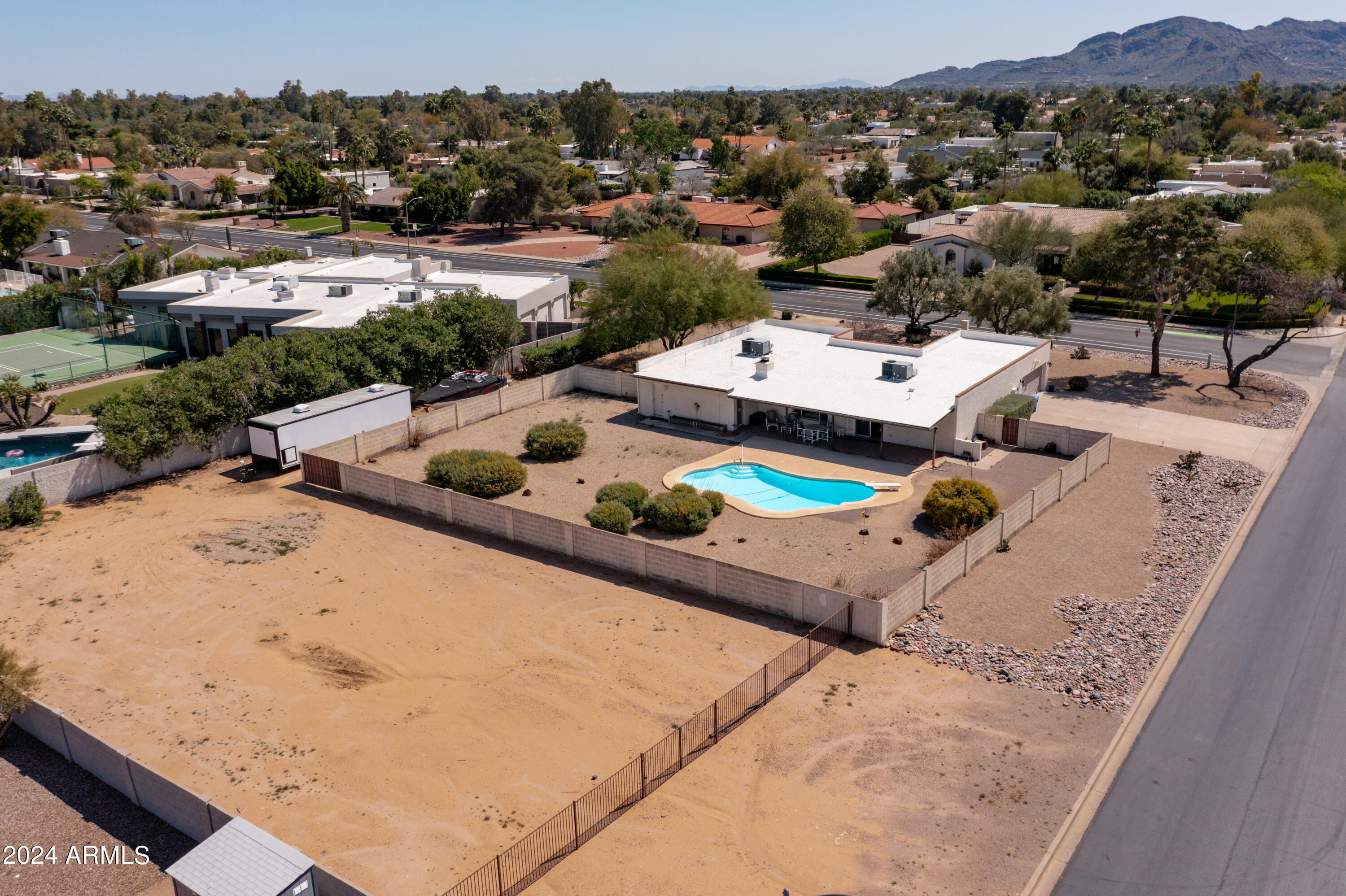 5202 E CHOLLA Street