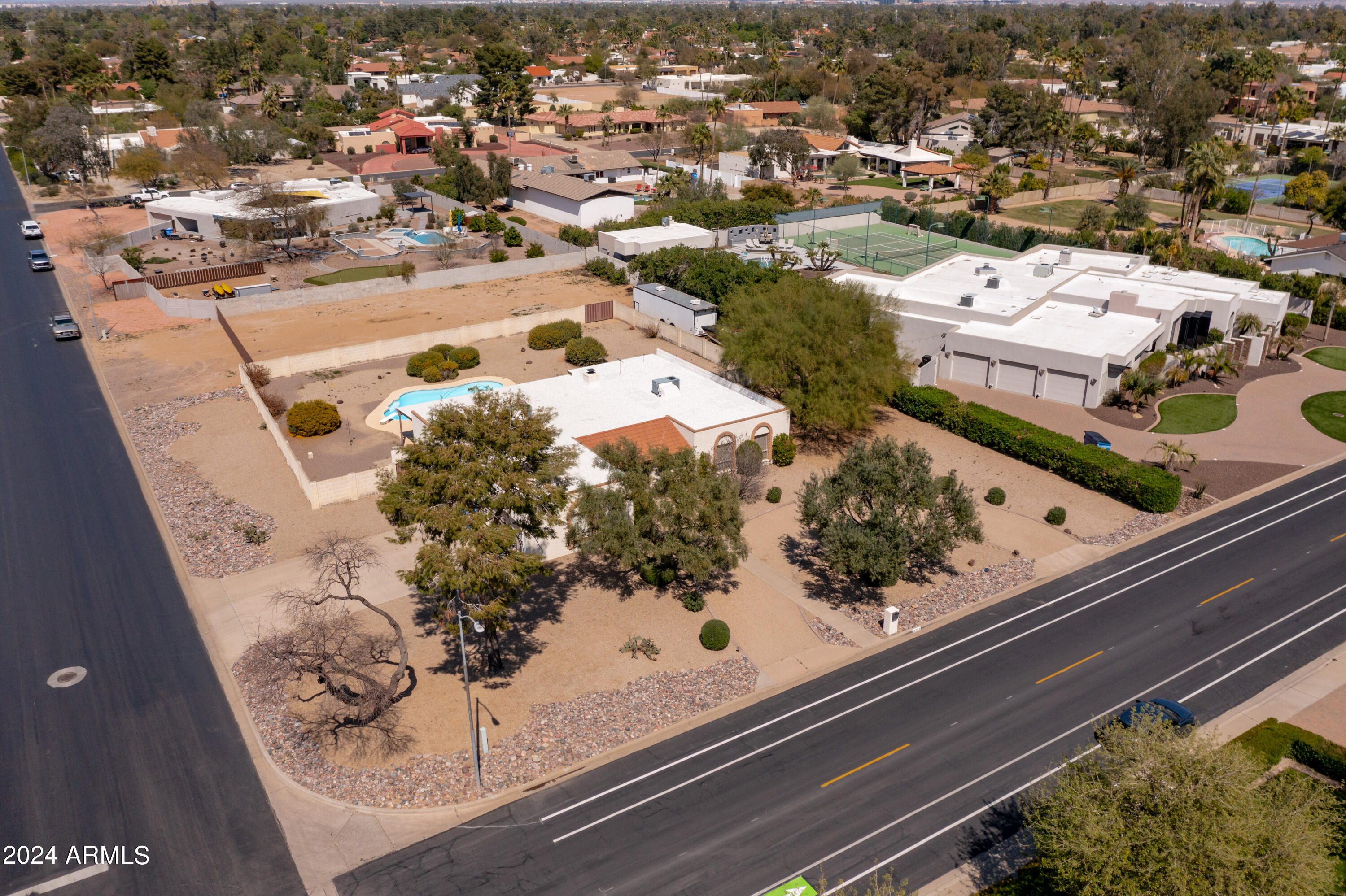 5202 E CHOLLA Street