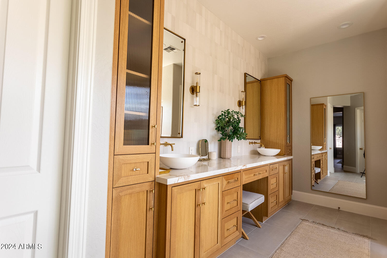 3064 E LOWELL Avenue