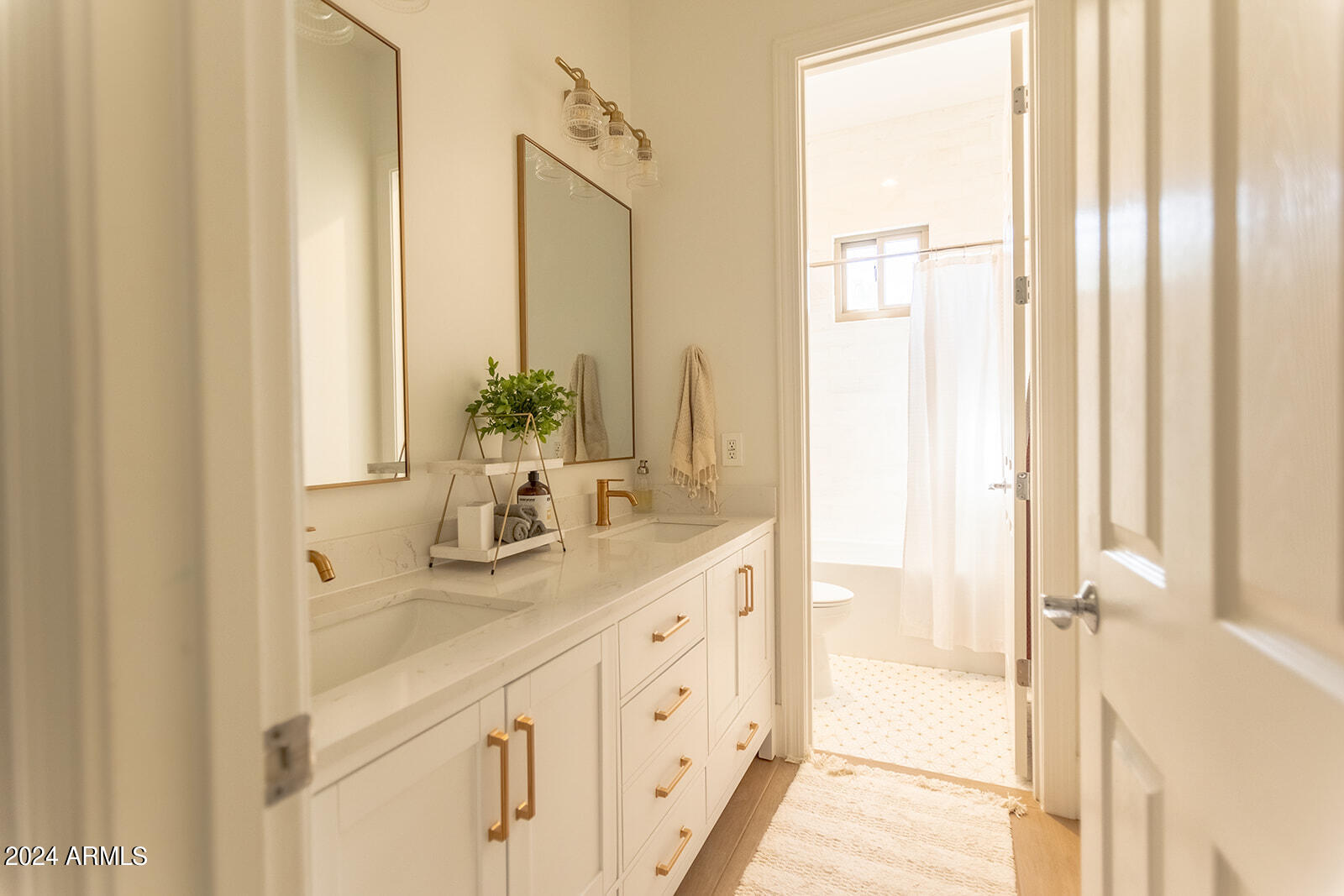 3064 E LOWELL Avenue