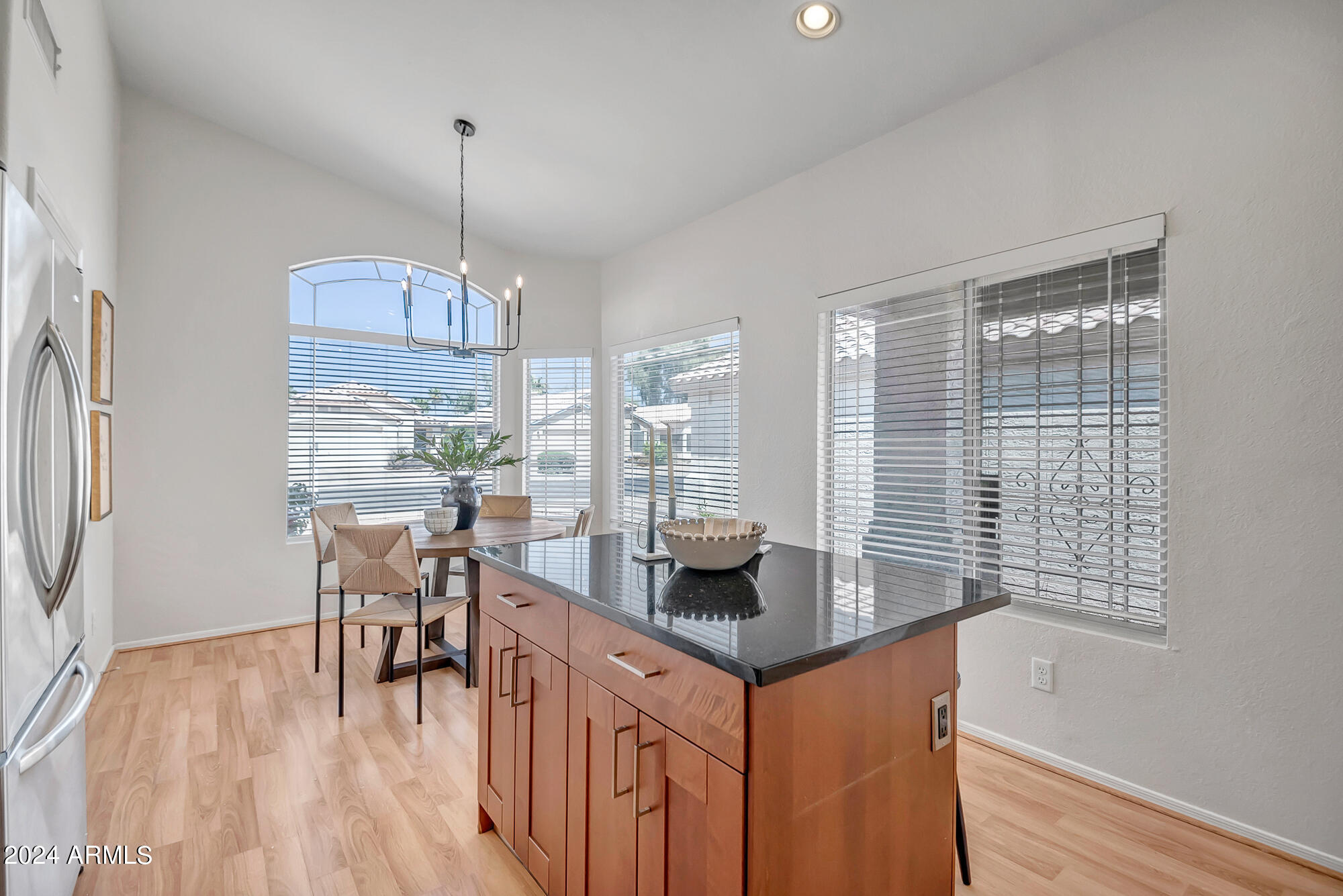 653 W GREENTREE Drive