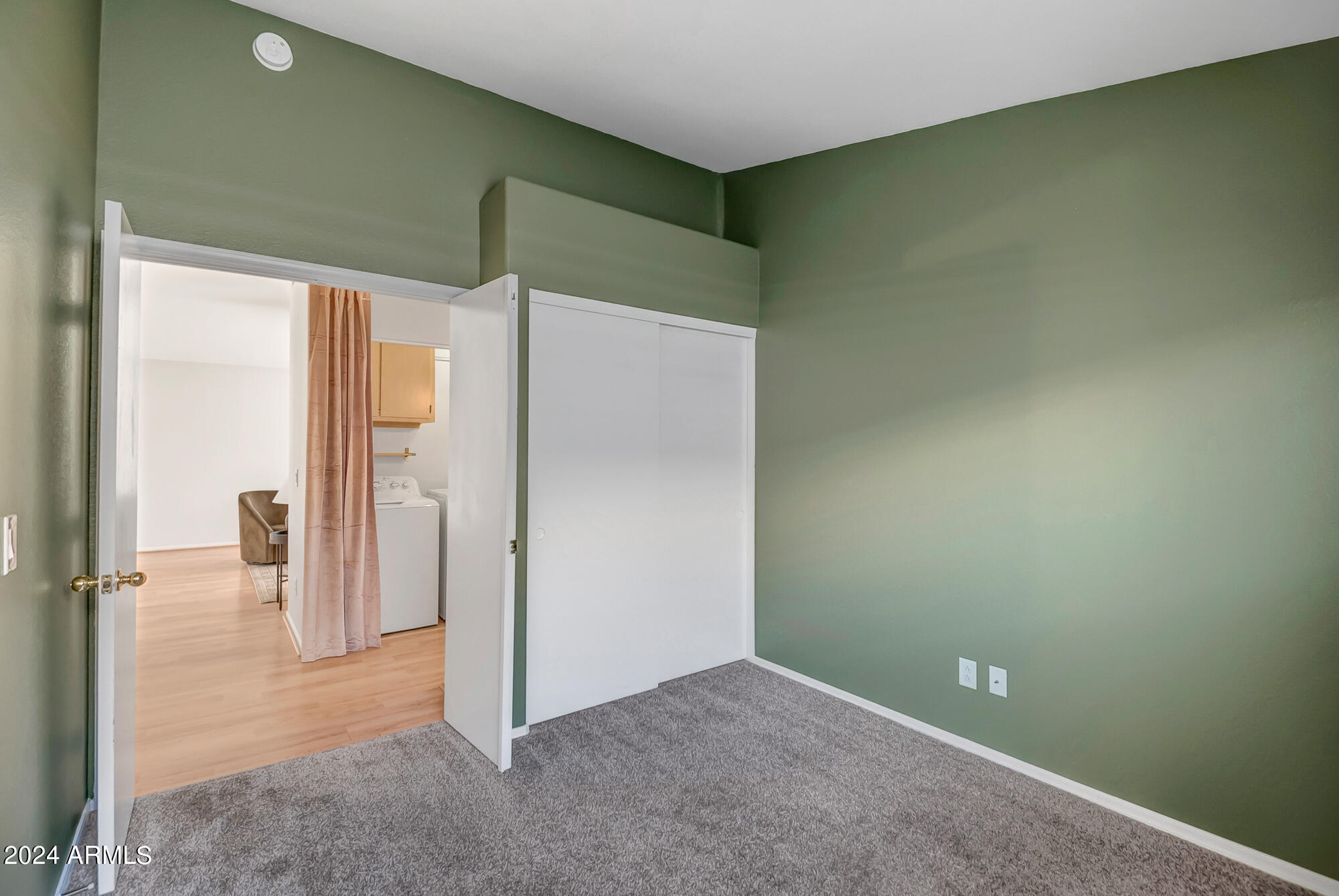 653 W GREENTREE Drive