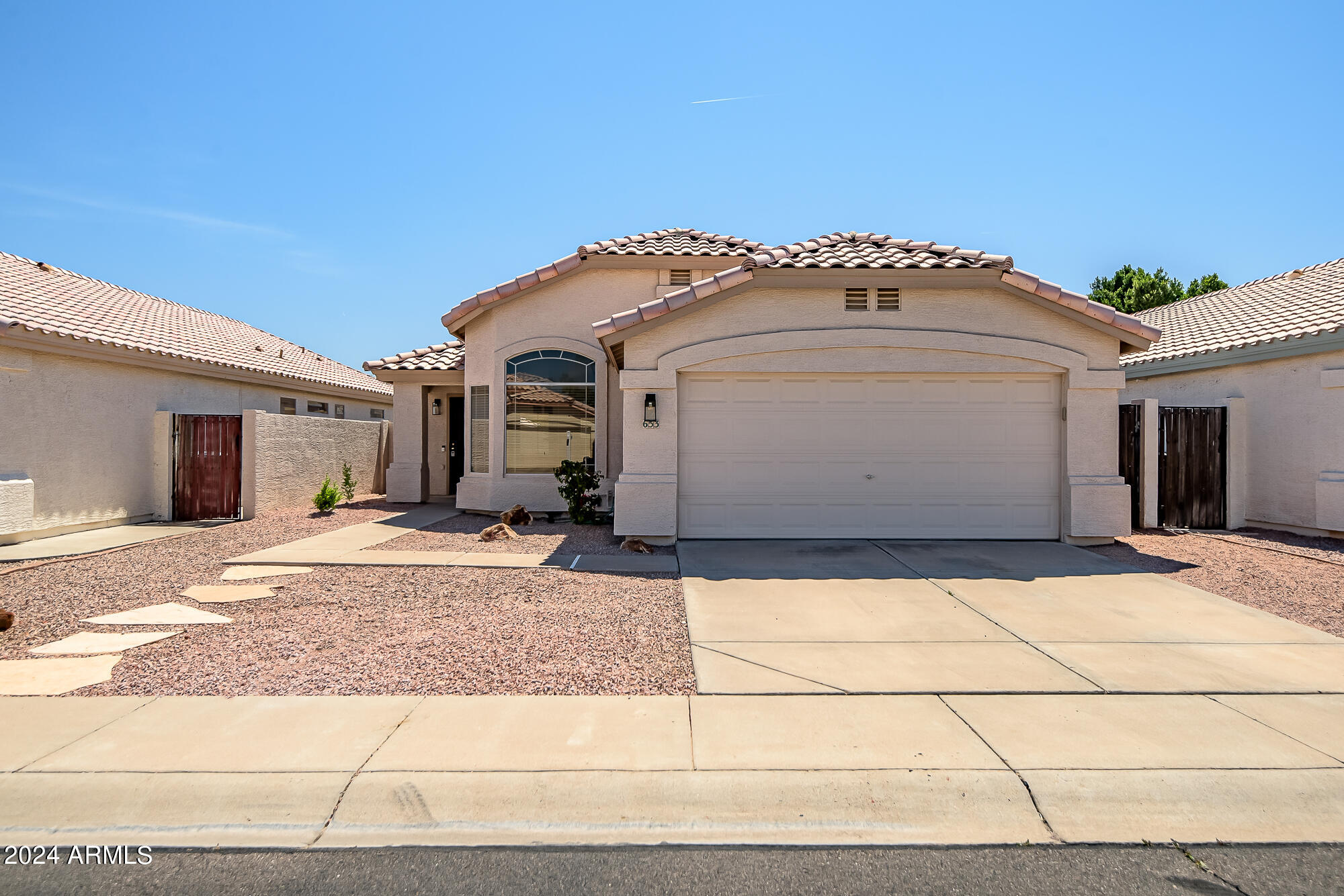 653 W GREENTREE Drive