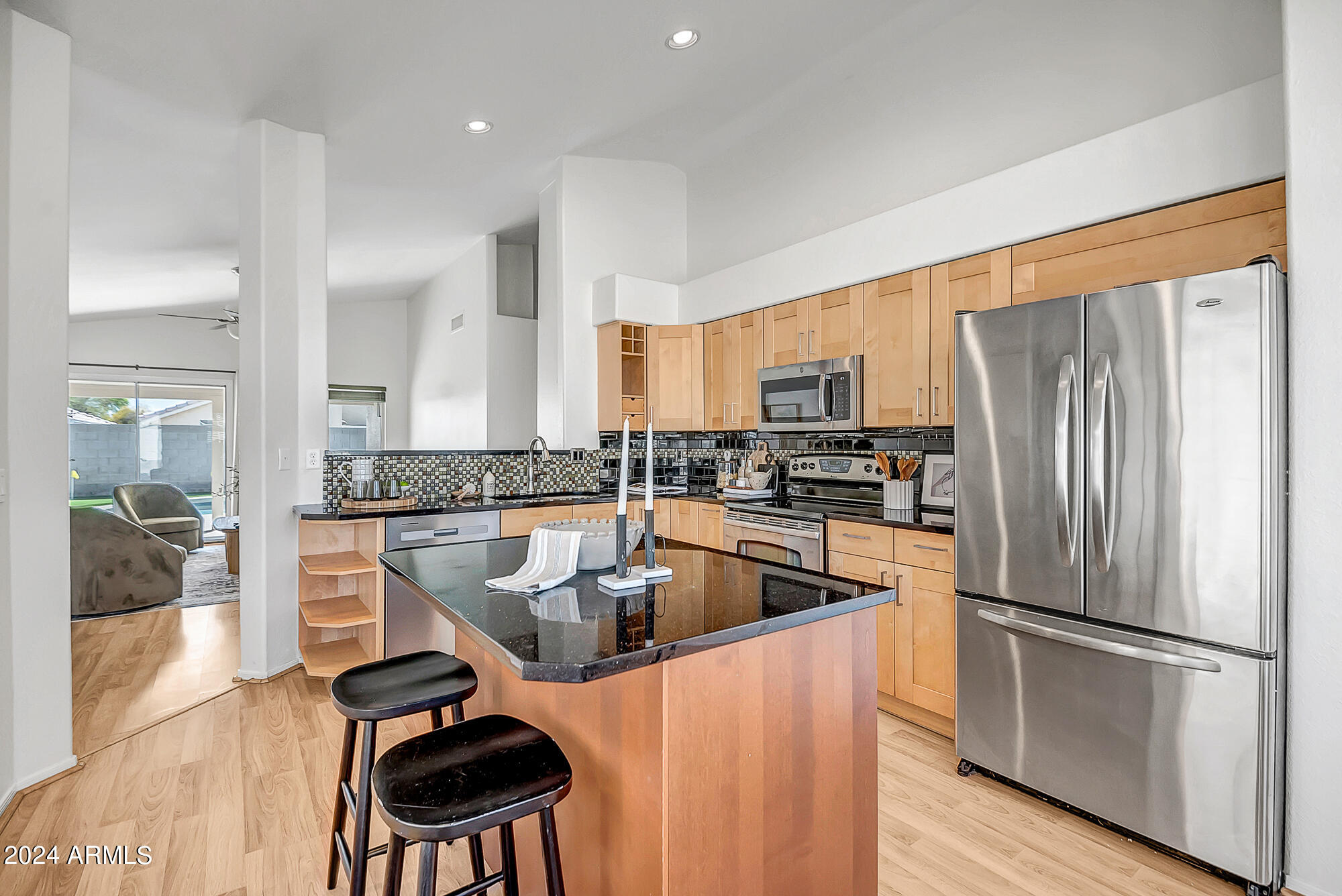 653 W GREENTREE Drive