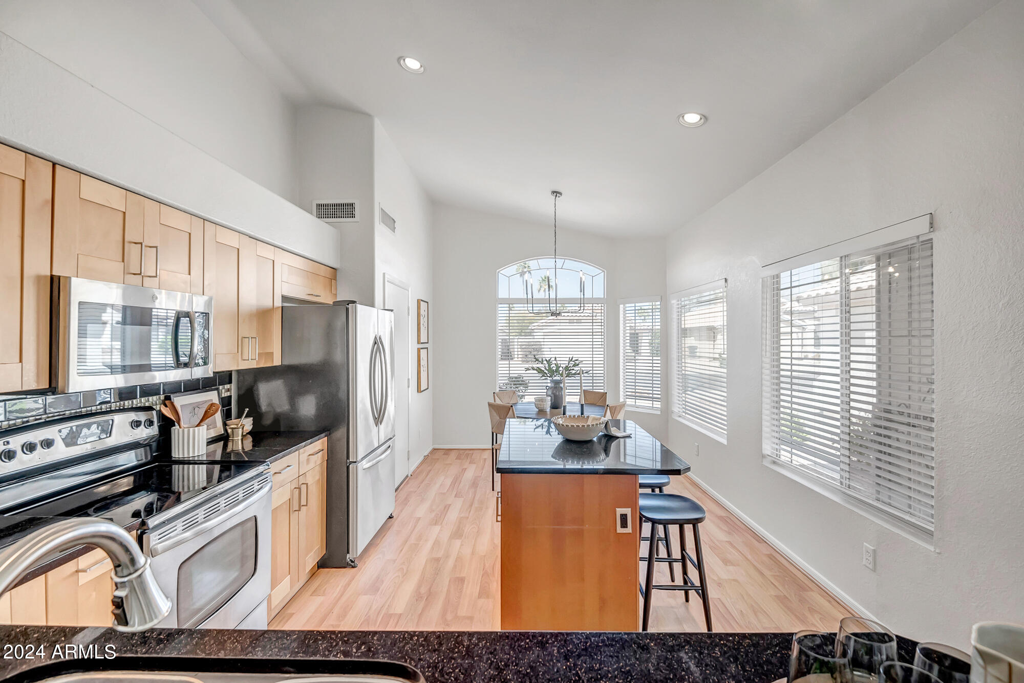 653 W GREENTREE Drive