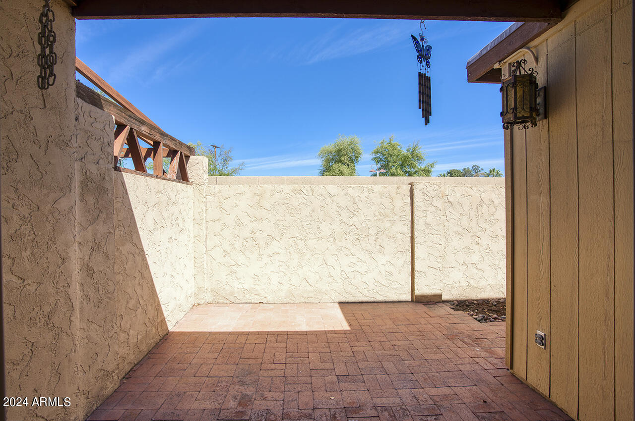 1222 E AVENIDA HERMOSA