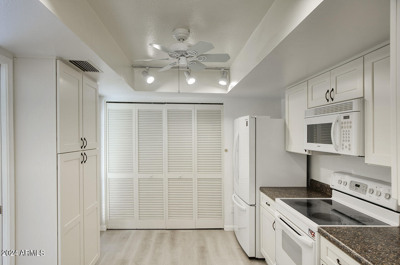 1222 E AVENIDA HERMOSA