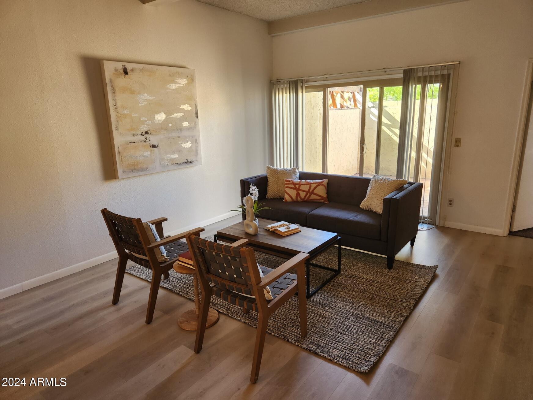 1222 E AVENIDA HERMOSA