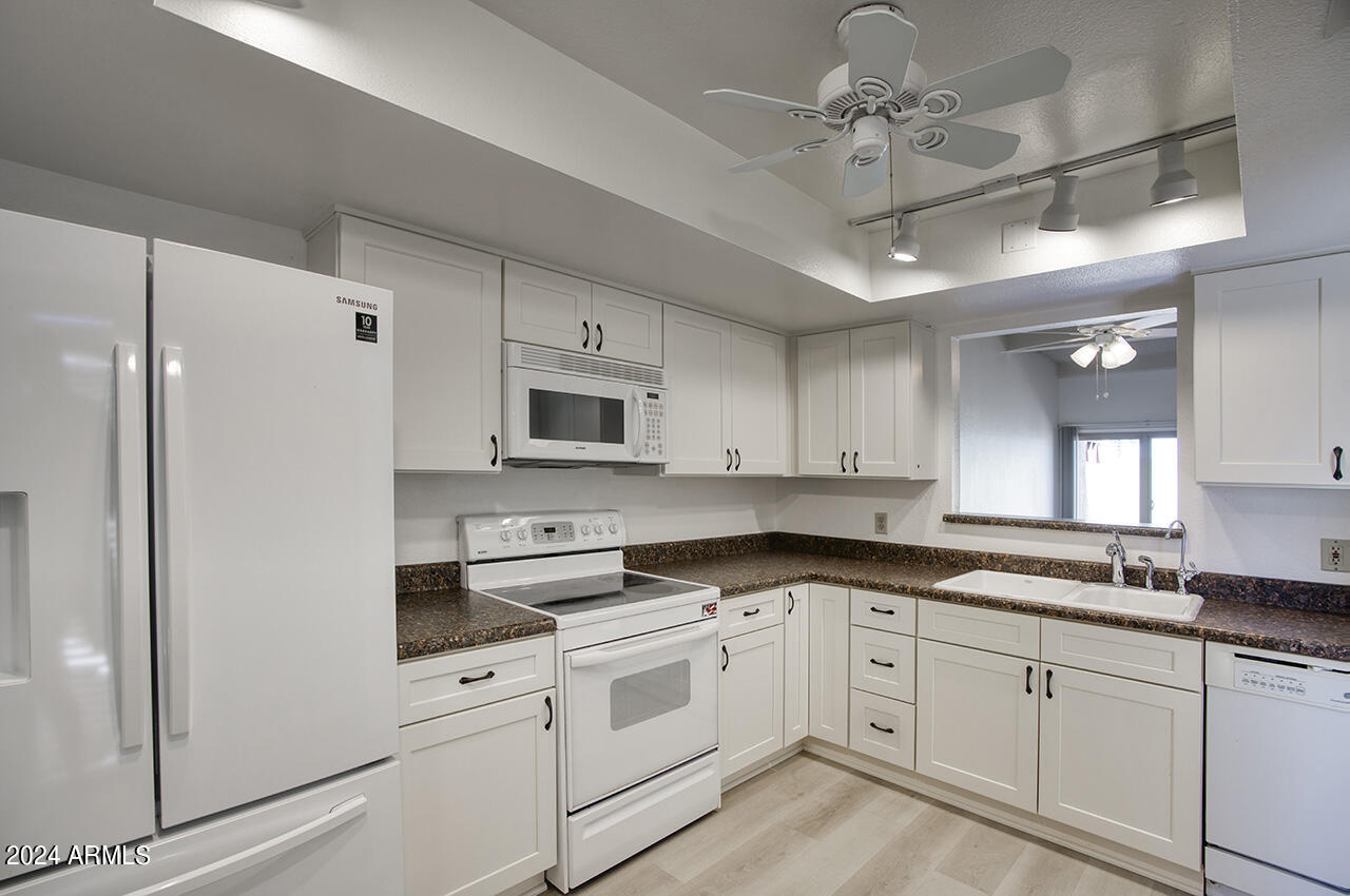 1222 E AVENIDA HERMOSA