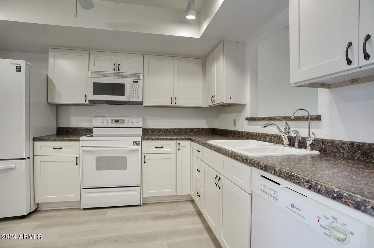 1222 E AVENIDA HERMOSA