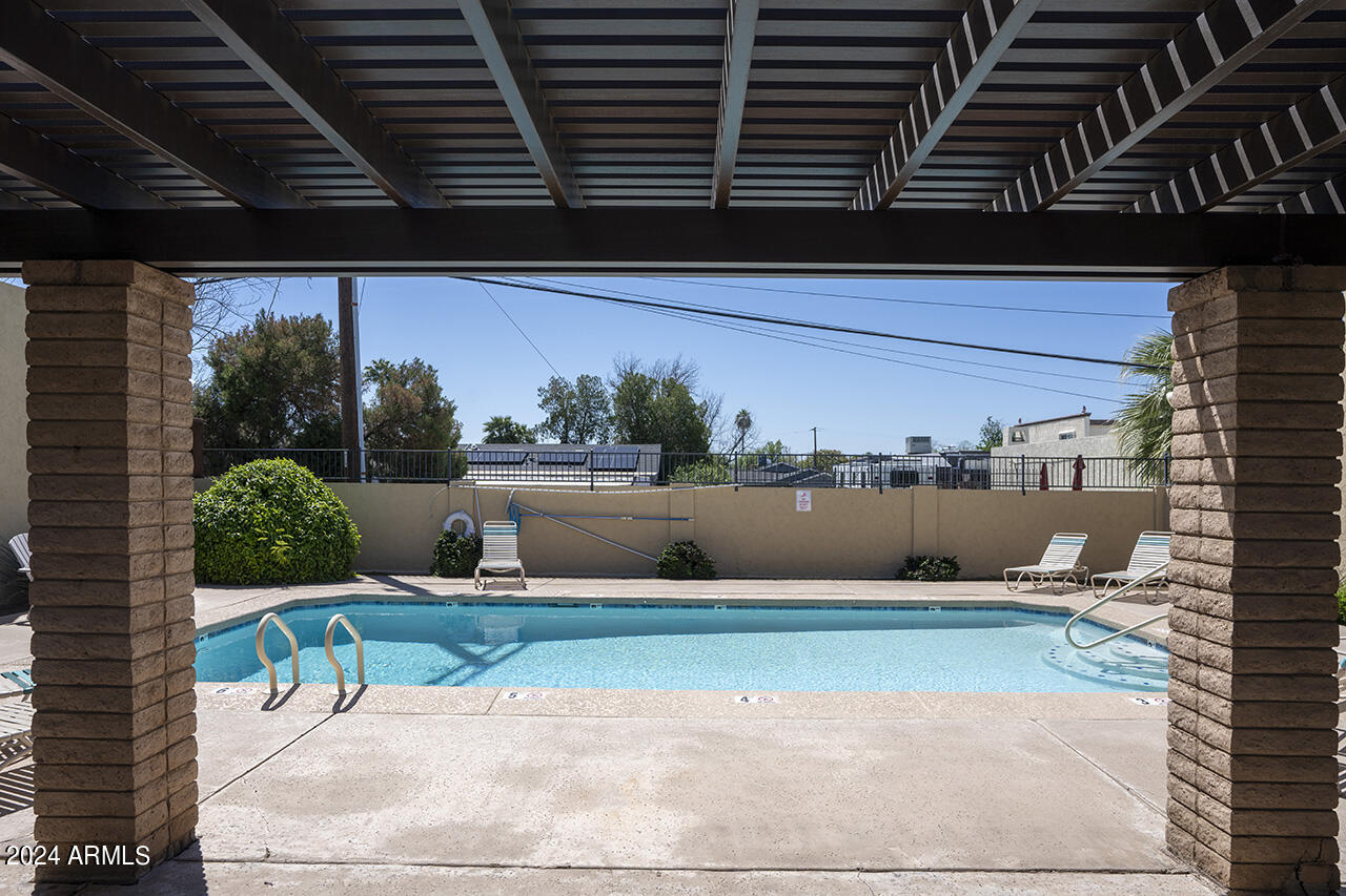 1222 E AVENIDA HERMOSA