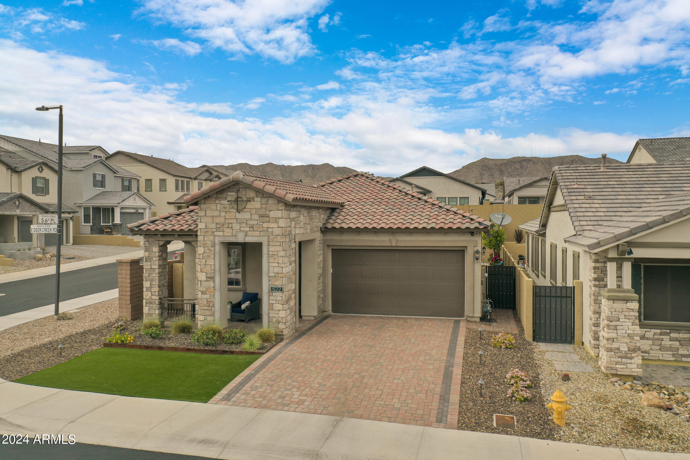 622 E DEER CREEK Road