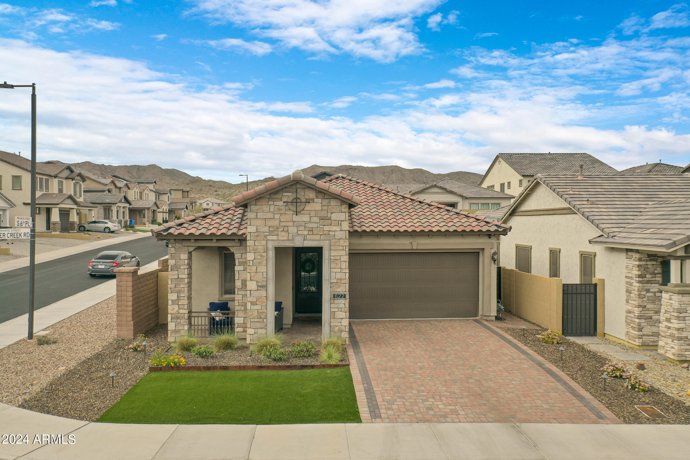 622 E DEER CREEK Road