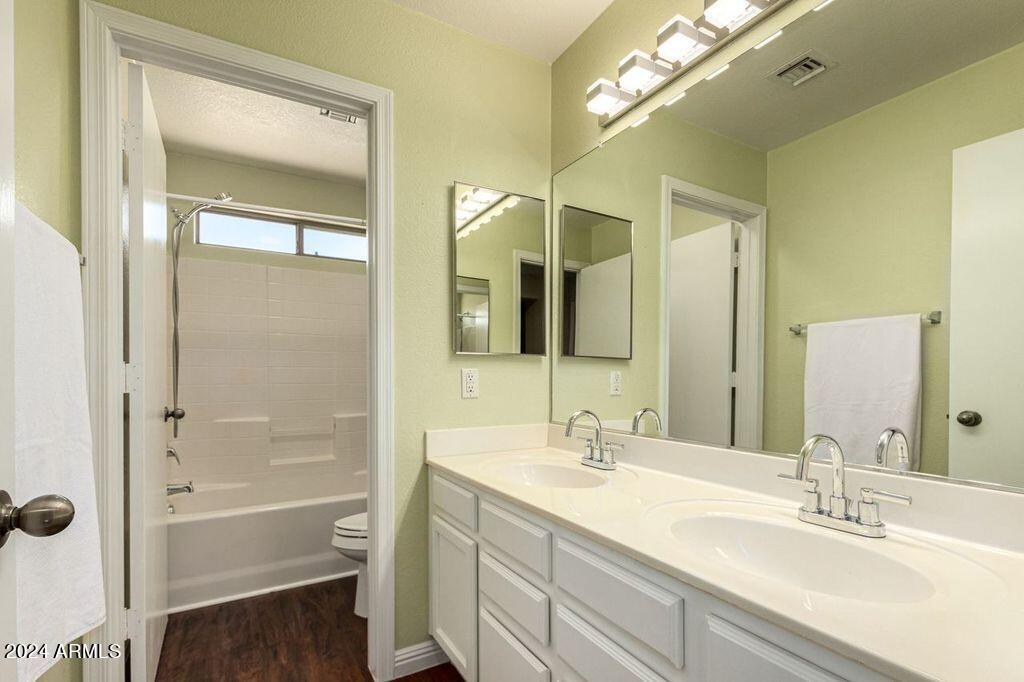 1455 N Roanoke Street