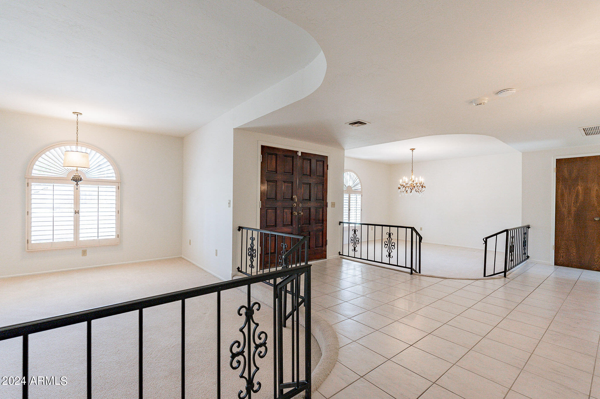 2 E CANTERBURY Court