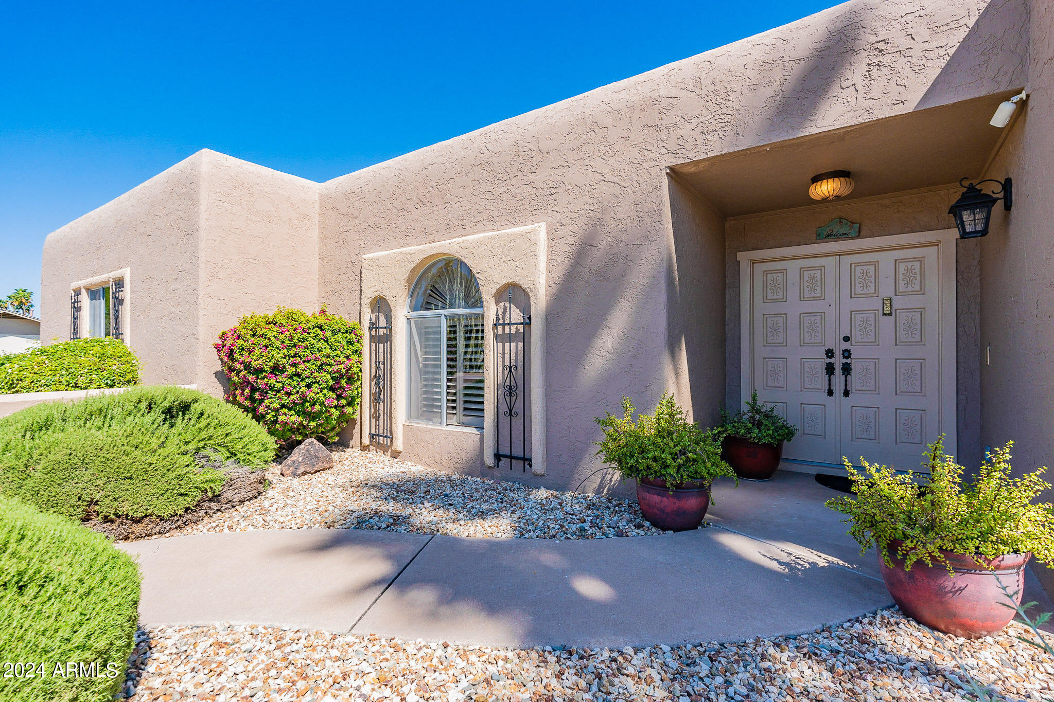 2 E CANTERBURY Court